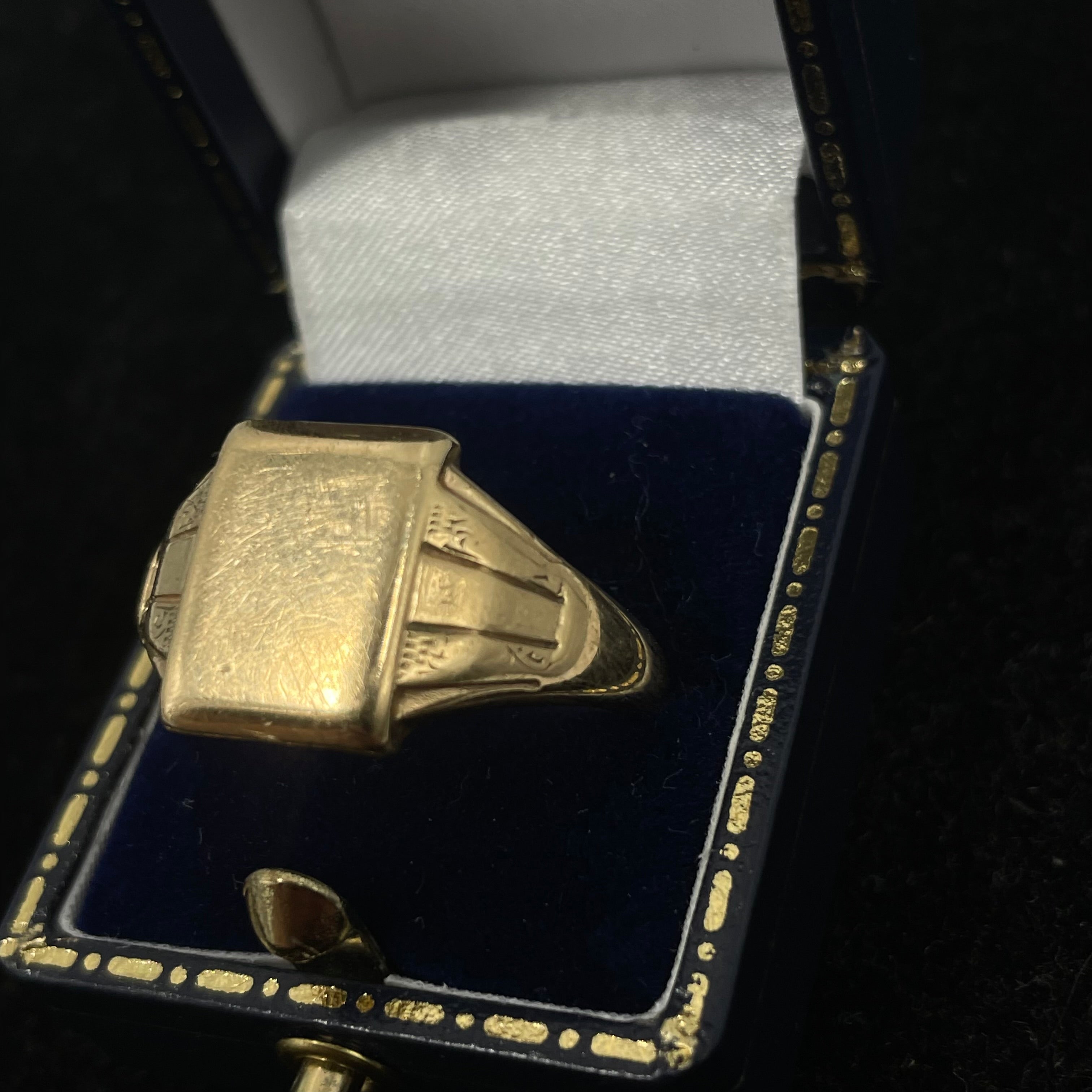 9CT Yellow Gold Signet Ring Rectangle Top Size X 1/2