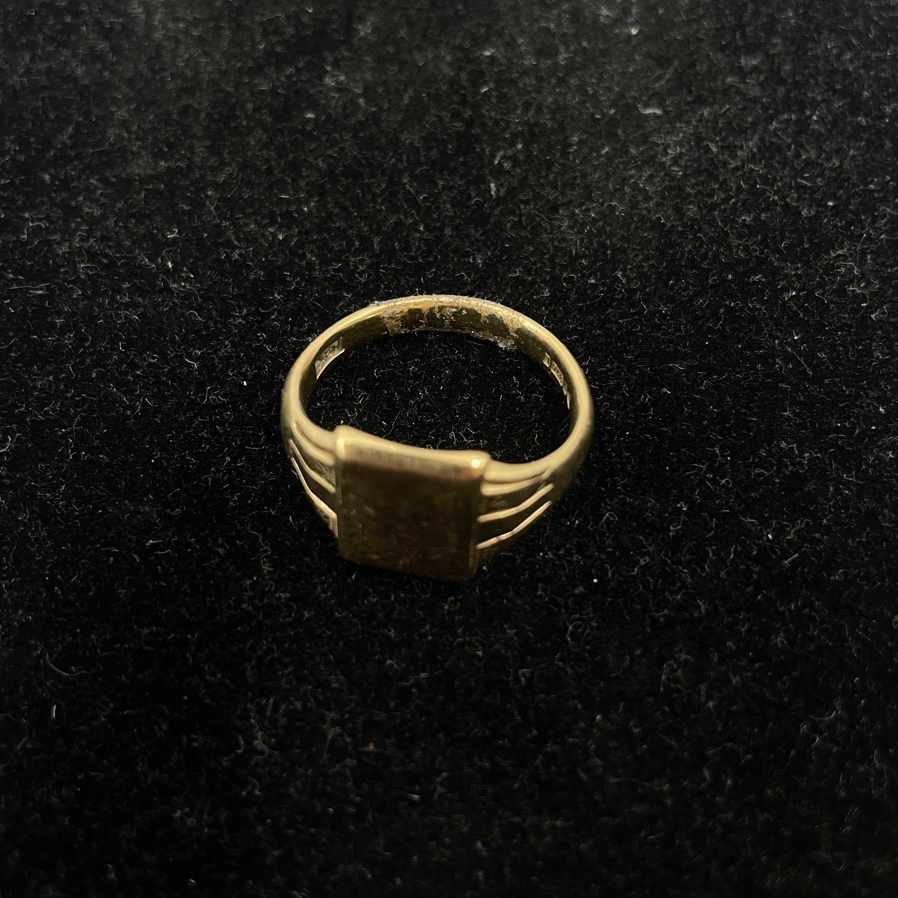9CT Yellow Gold Signet Ring Rectangle Top Size X 1/2