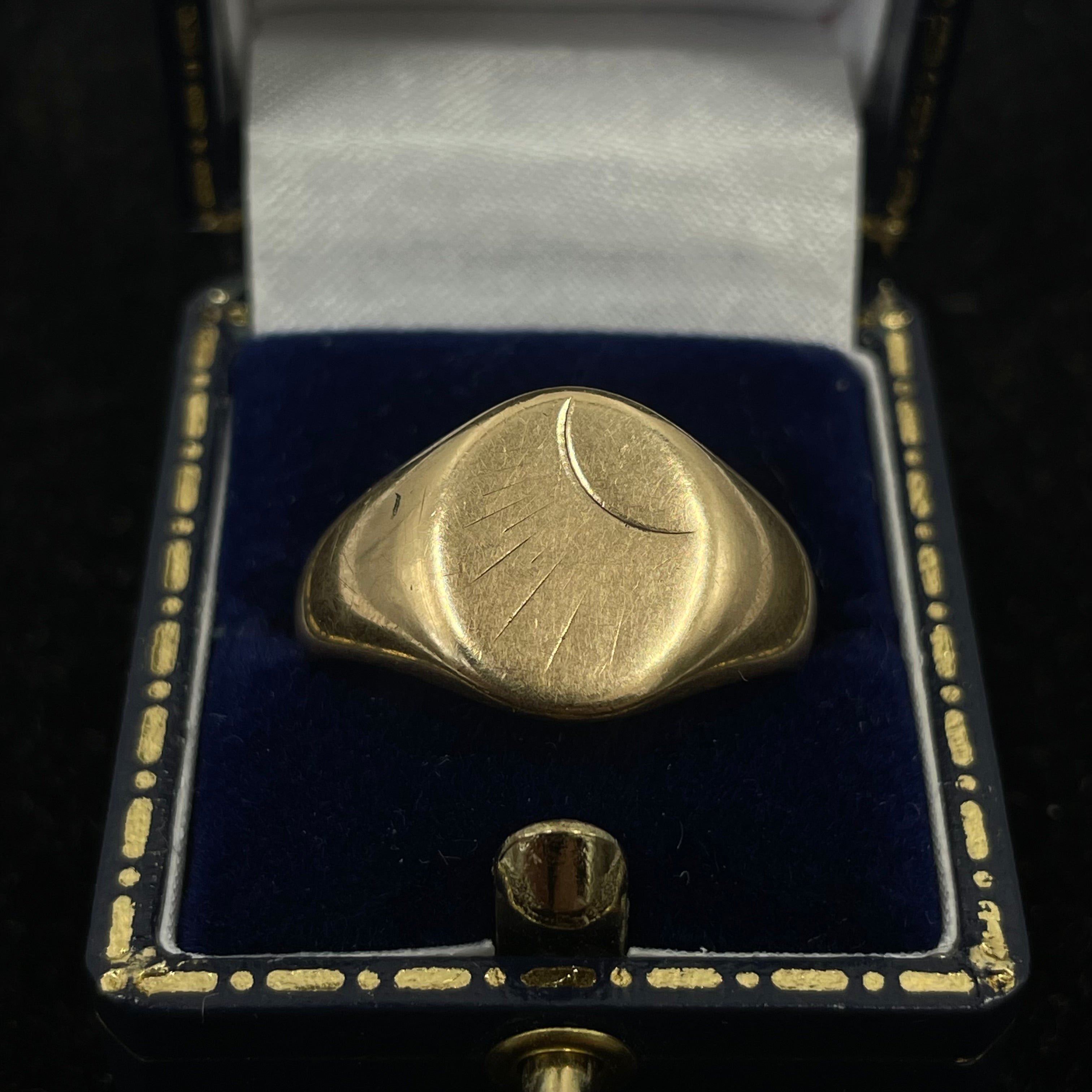 9CT Yellow Gold Signet Ring Oval Face Size T