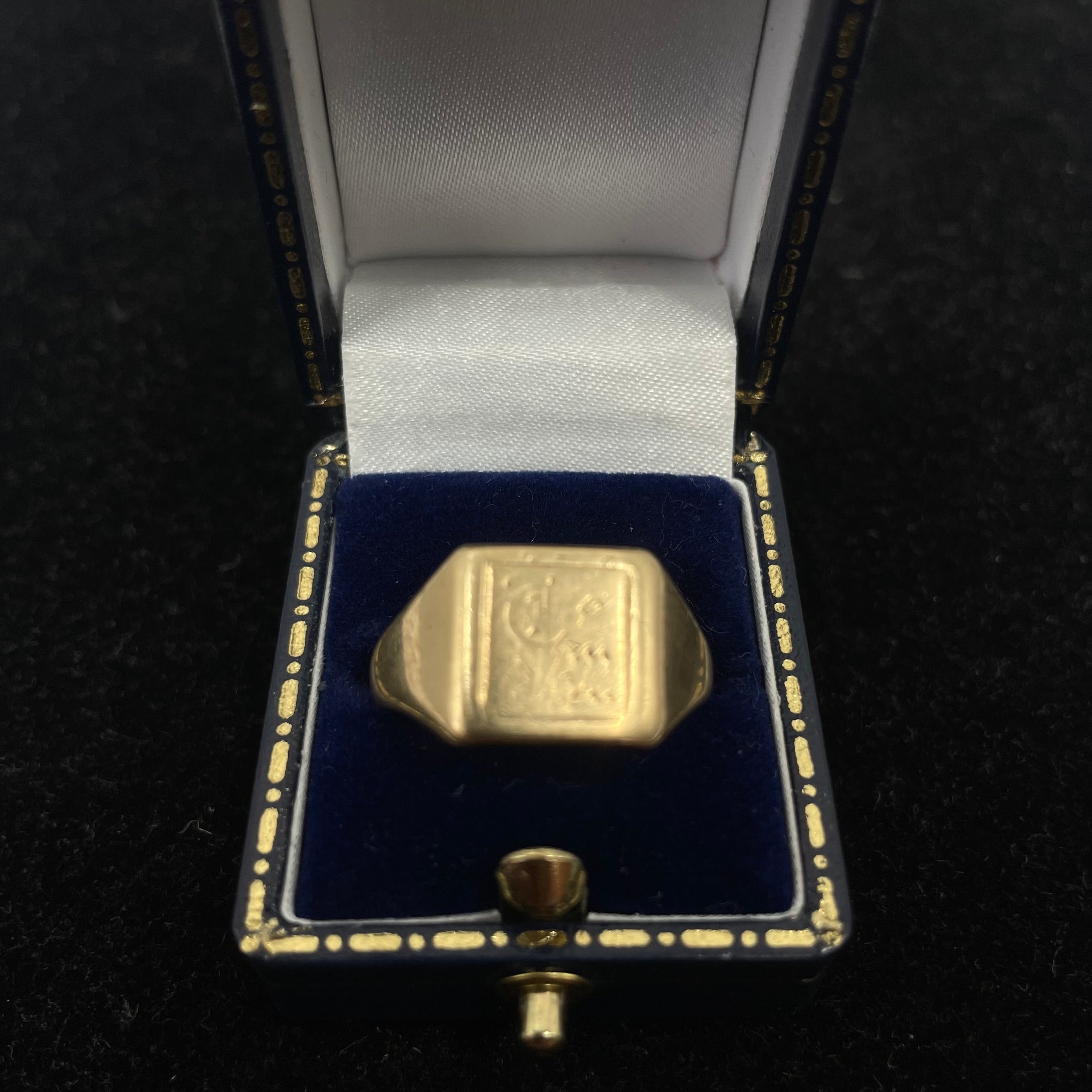 9CT Yellow Gold Signet Ring Square Top Face Size S