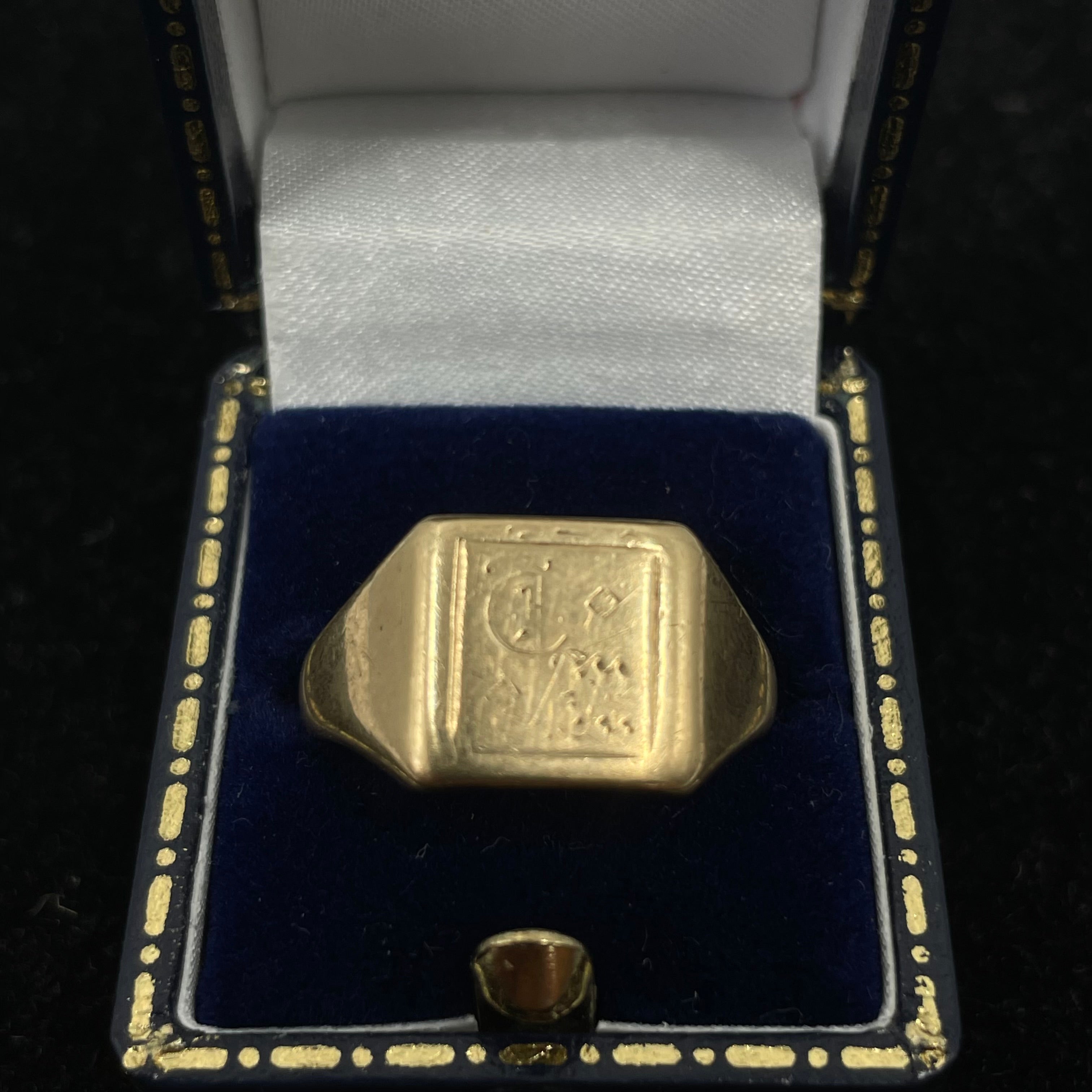 9CT Yellow Gold Signet Ring Square Top Face Size S