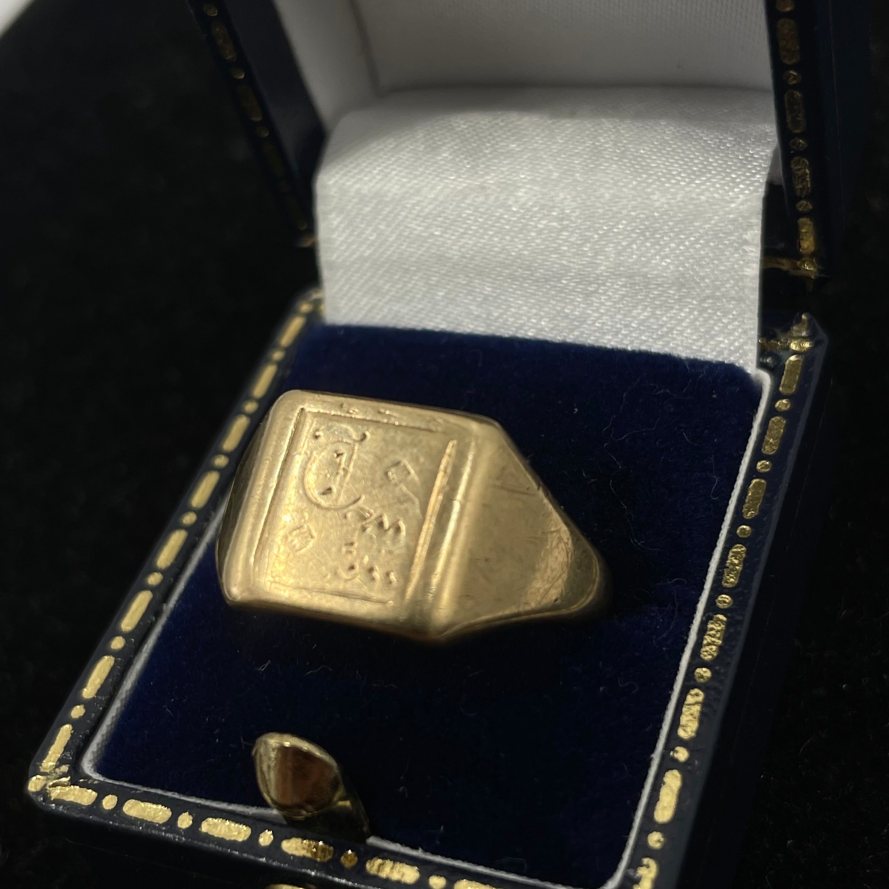 9CT Yellow Gold Signet Ring Square Top Face Size S