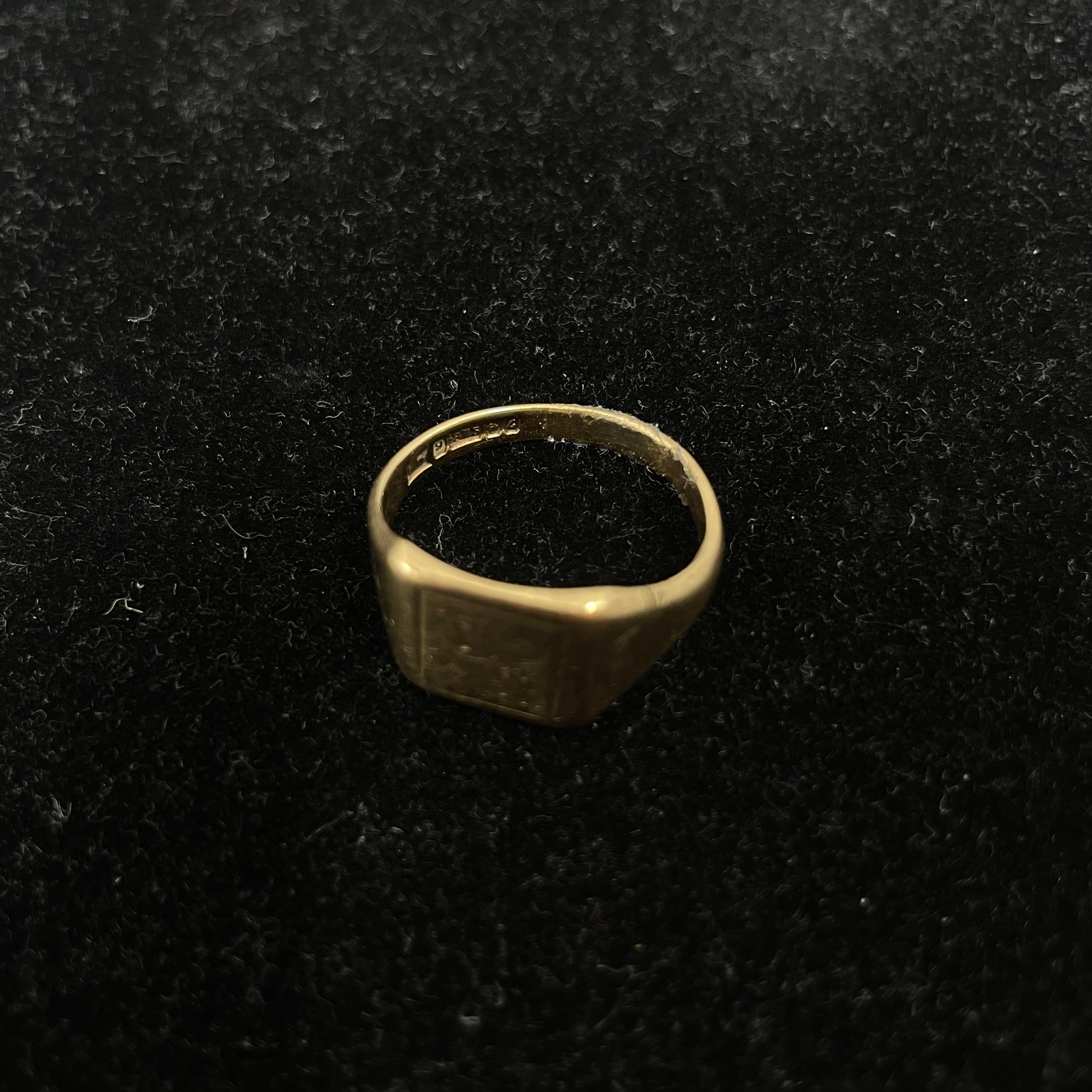 9CT Yellow Gold Signet Ring Square Top Face Size S