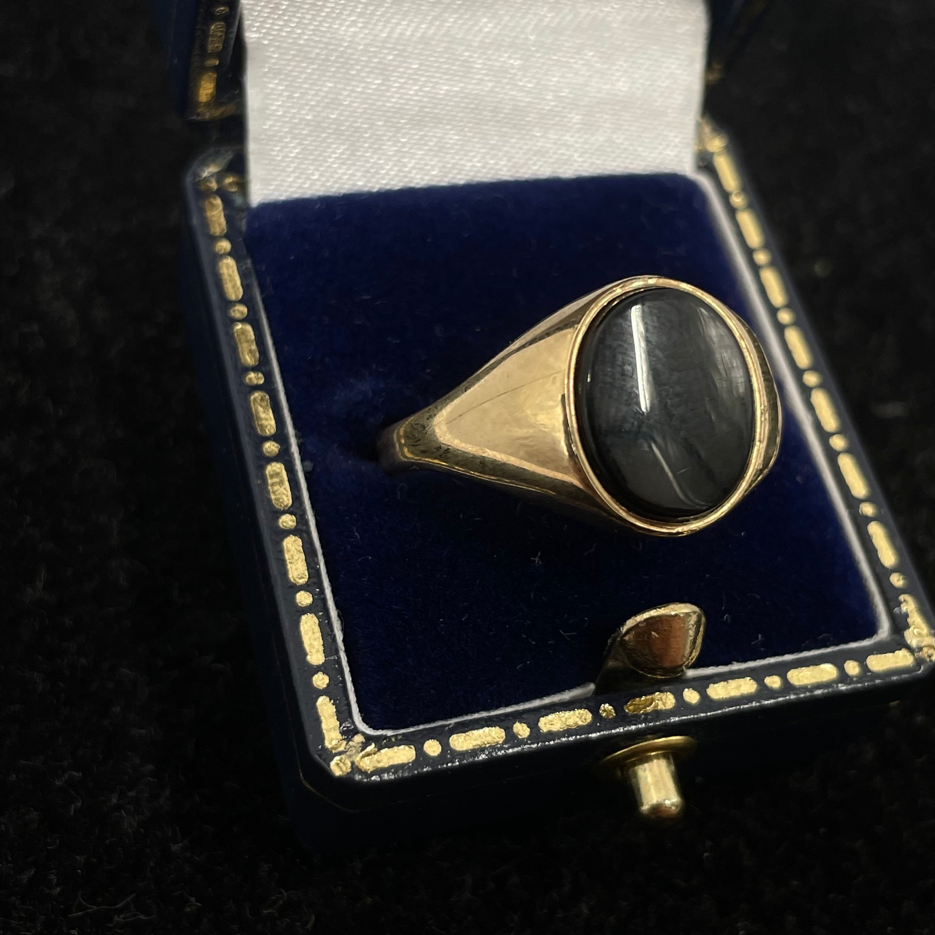 9CT Yellow Gold Signet Ring Oval Face Size V 1/2