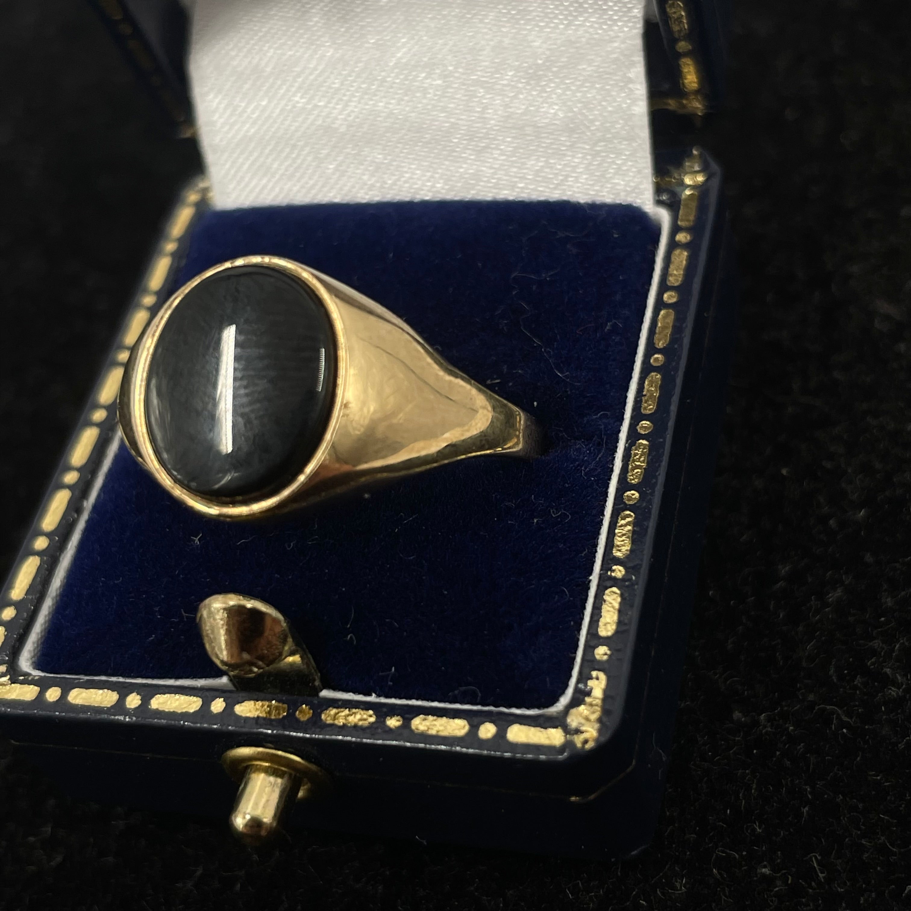 9CT Yellow Gold Signet Ring Oval Face Size V 1/2