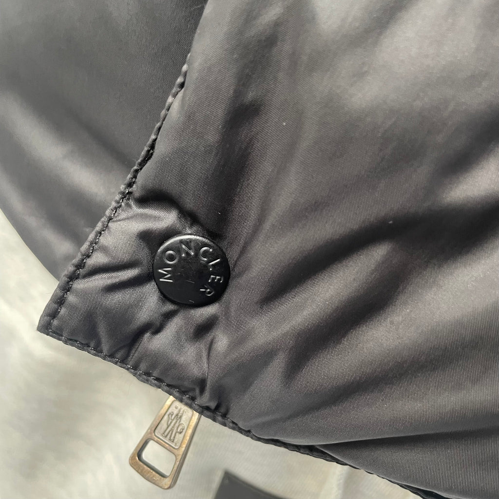 Moncler Black Padded Gilet – Pre-Owned, Good Condition, Size 3
