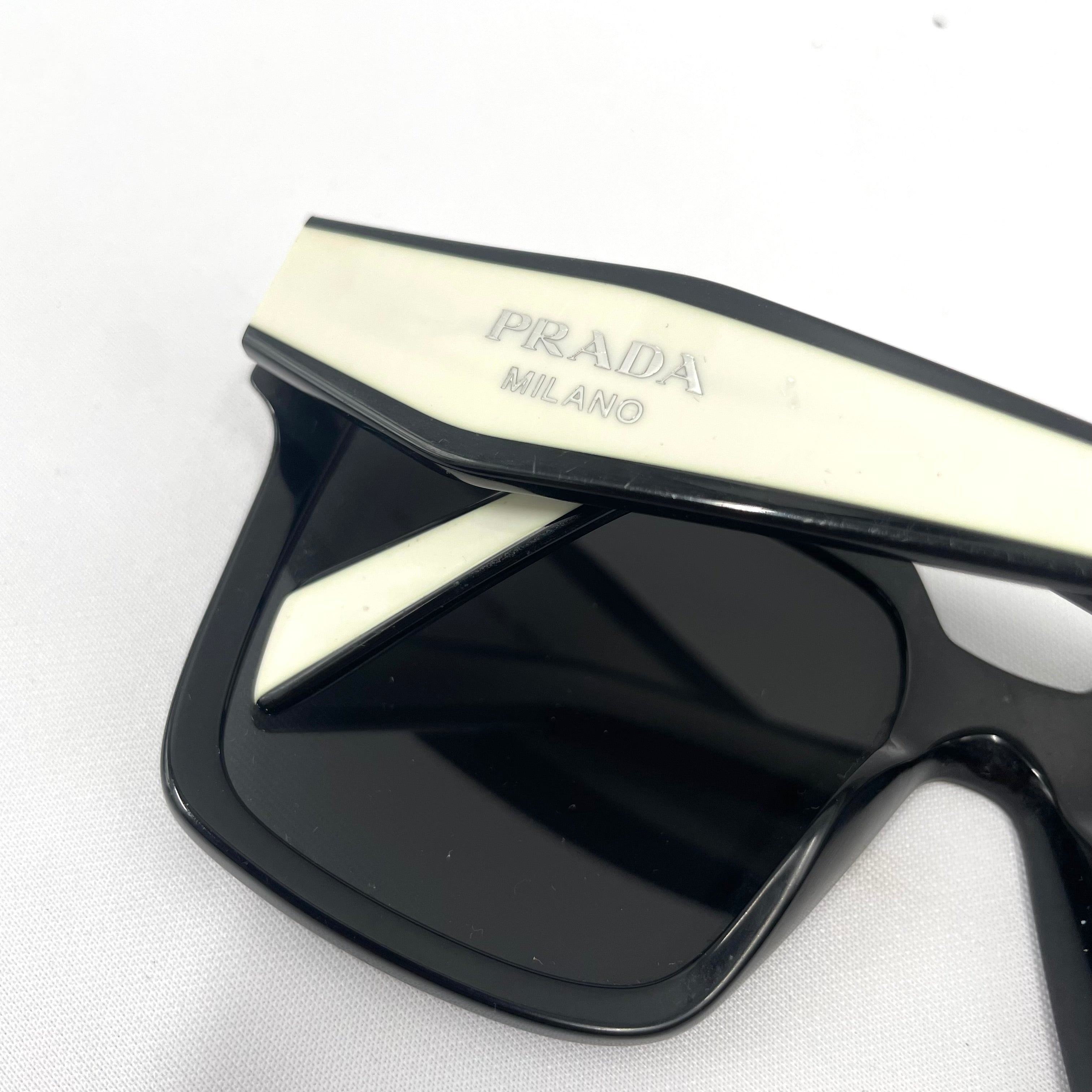 Prada Sunglasses Pre-owned With Case And Box