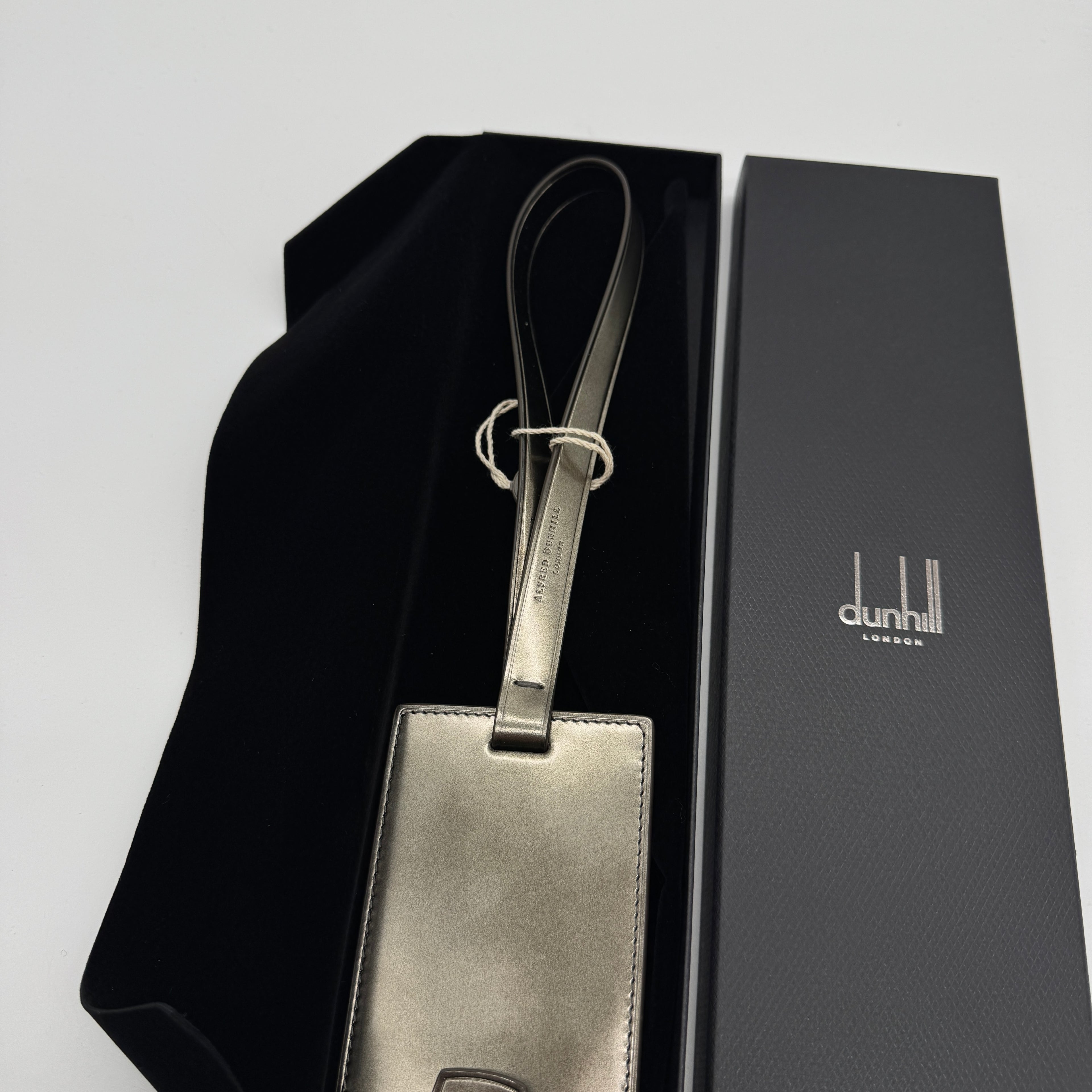 Dunhill Baggage Tag