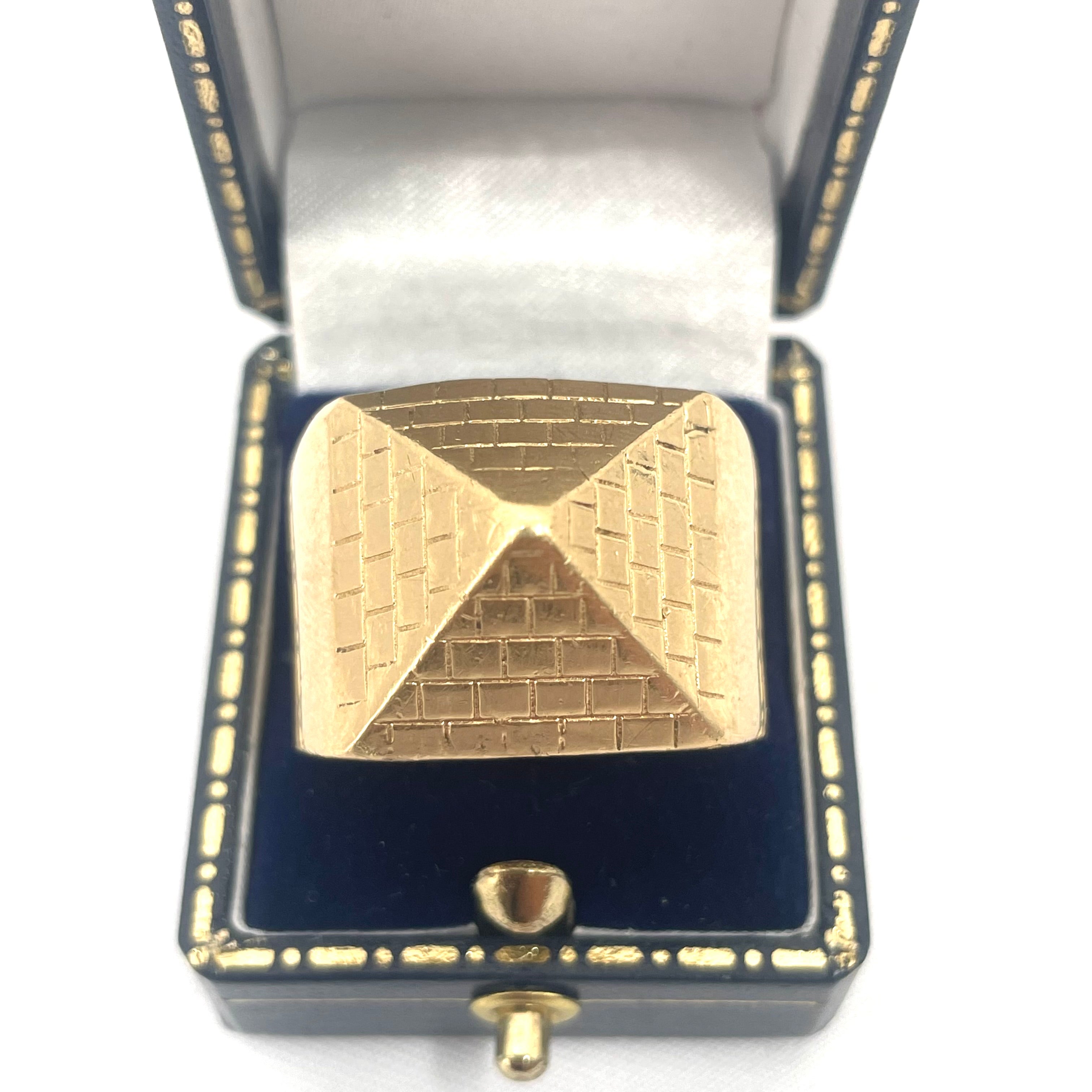 9ct Gold Textured Signet Ring Size