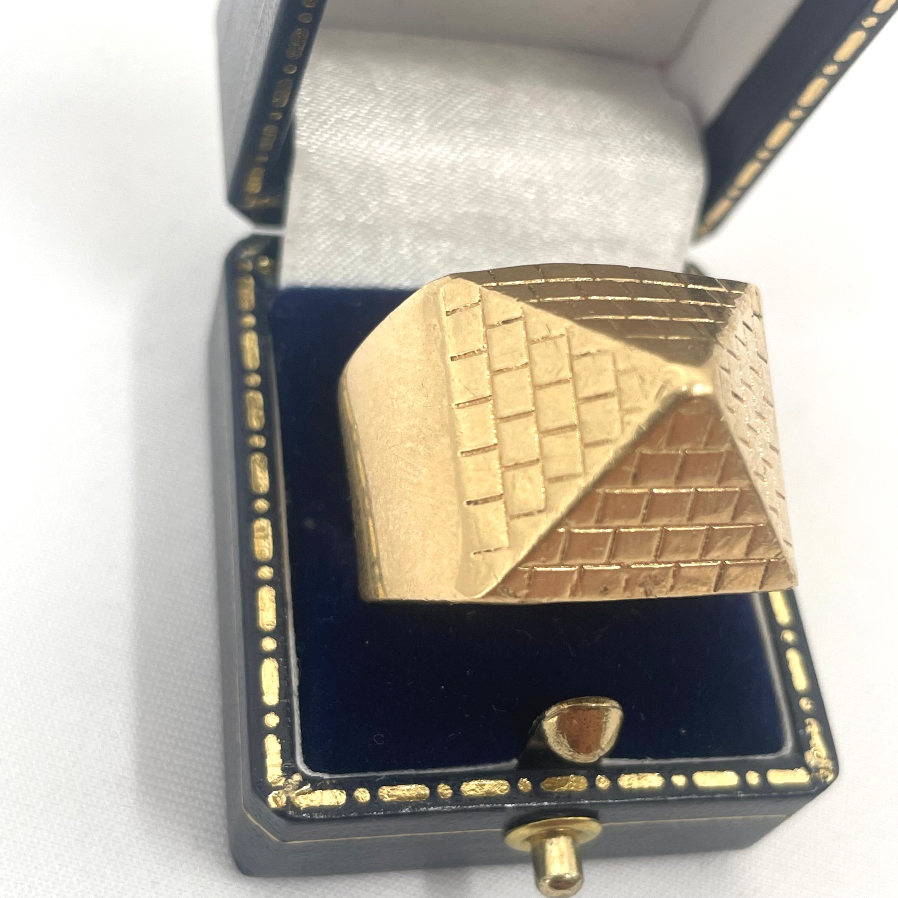 9ct Gold Textured Signet Ring Size