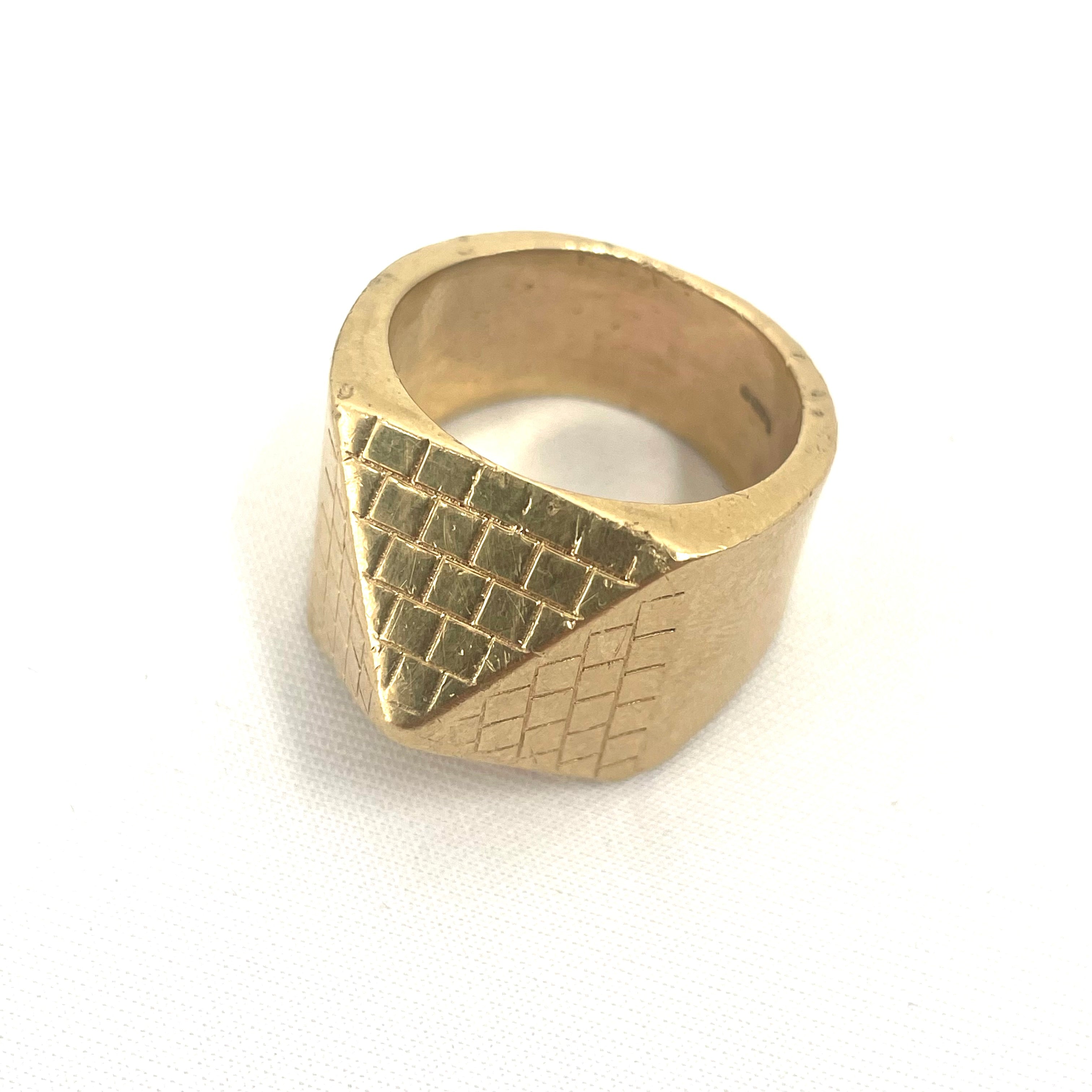 9ct Gold Textured Signet Ring Size