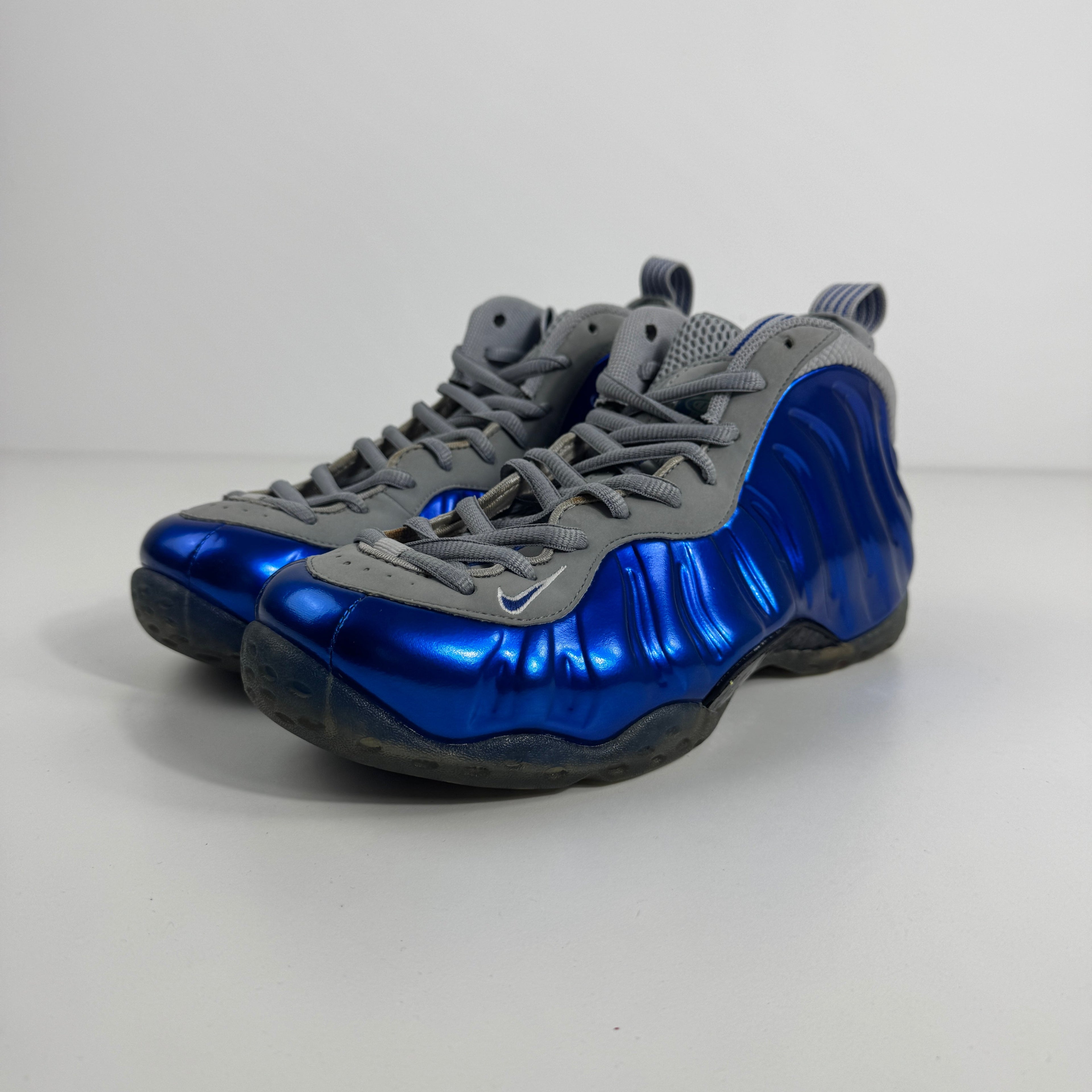 Air Foamposite One is a bold, futuristic sneaker known for its molded Foamposite upper, exceptional durability, and