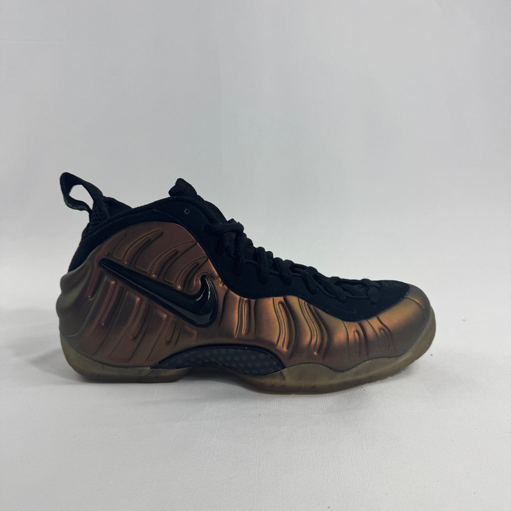 Air Foamposite Pro Gym Green is a striking version of the classic Foamposite Pro, featuring a bold Gym Green molded