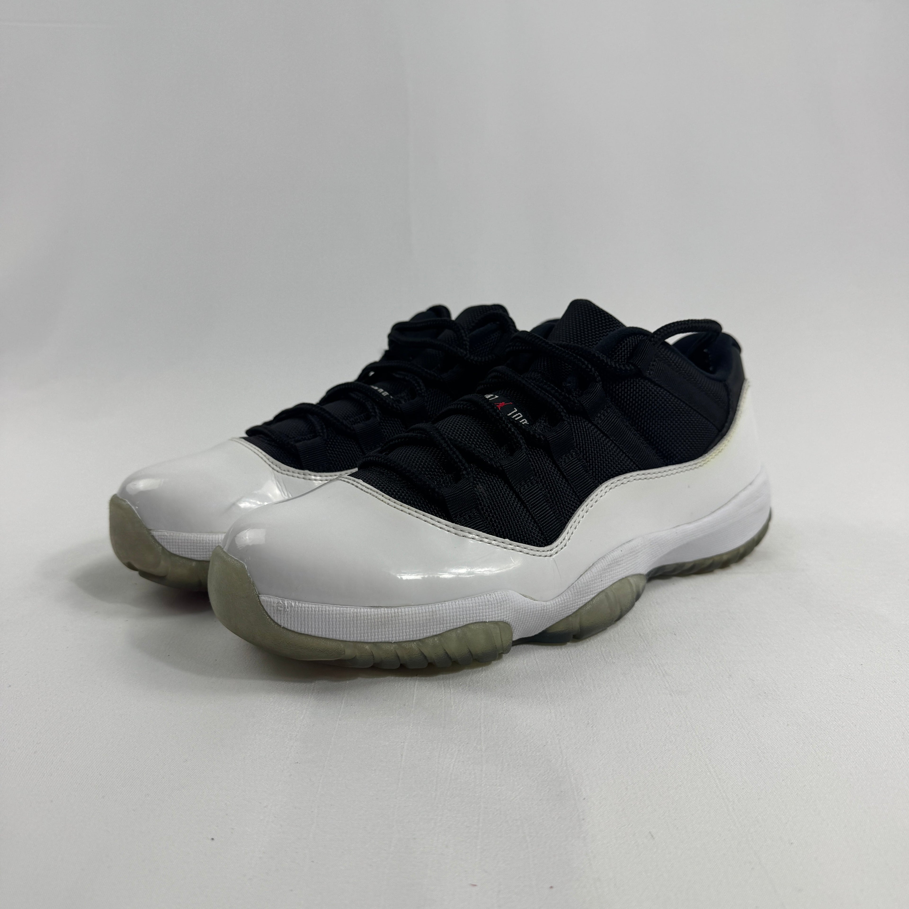 Air Jordan 11 Retro Low “Tuxedo” is a sleek and sophisticated version of the iconic Air Jordan 11. Featuring a clean white