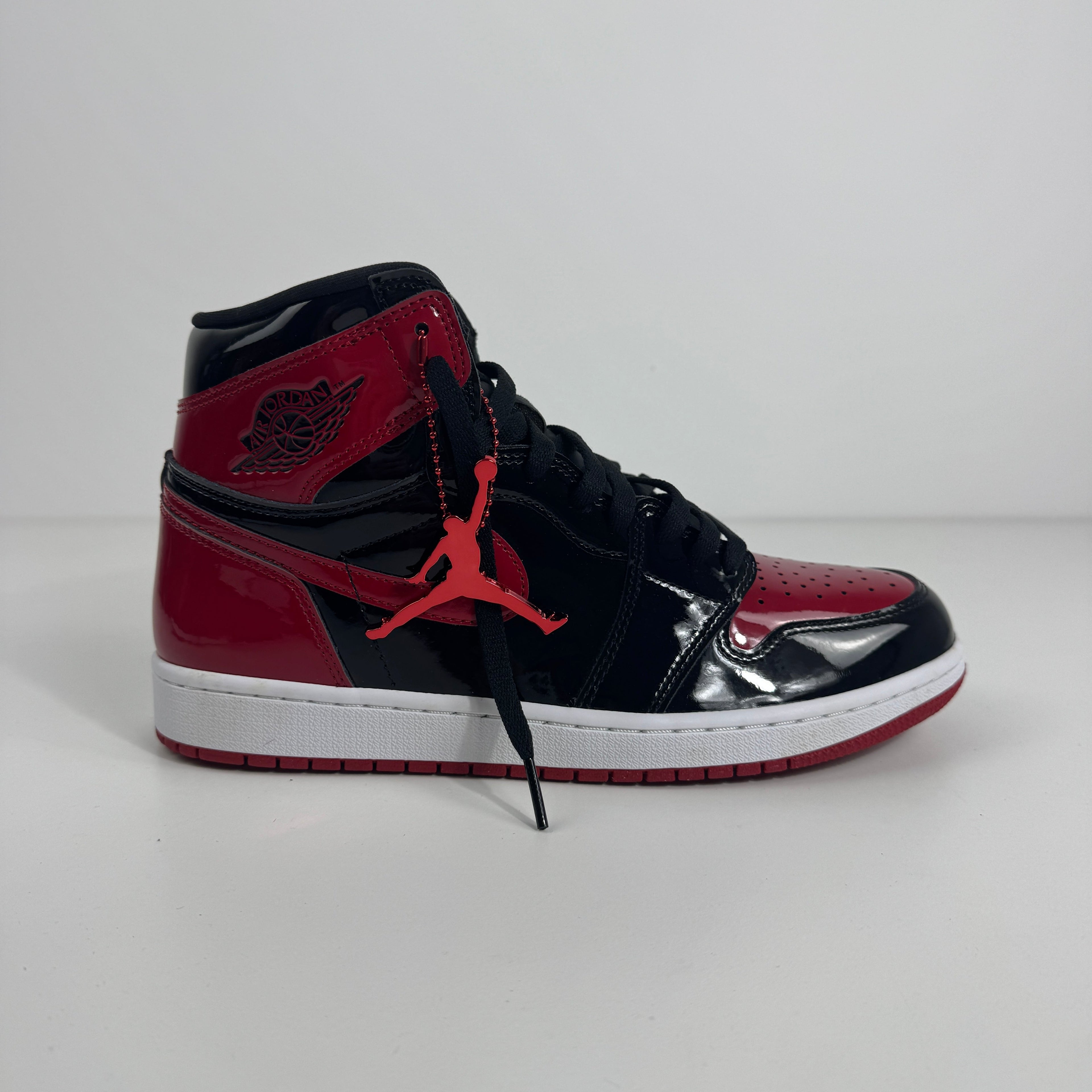 Air Jordan 1 Retro High OG is a timeless high-top sneaker that stays true to the original 1985 silhouette, featuring premium