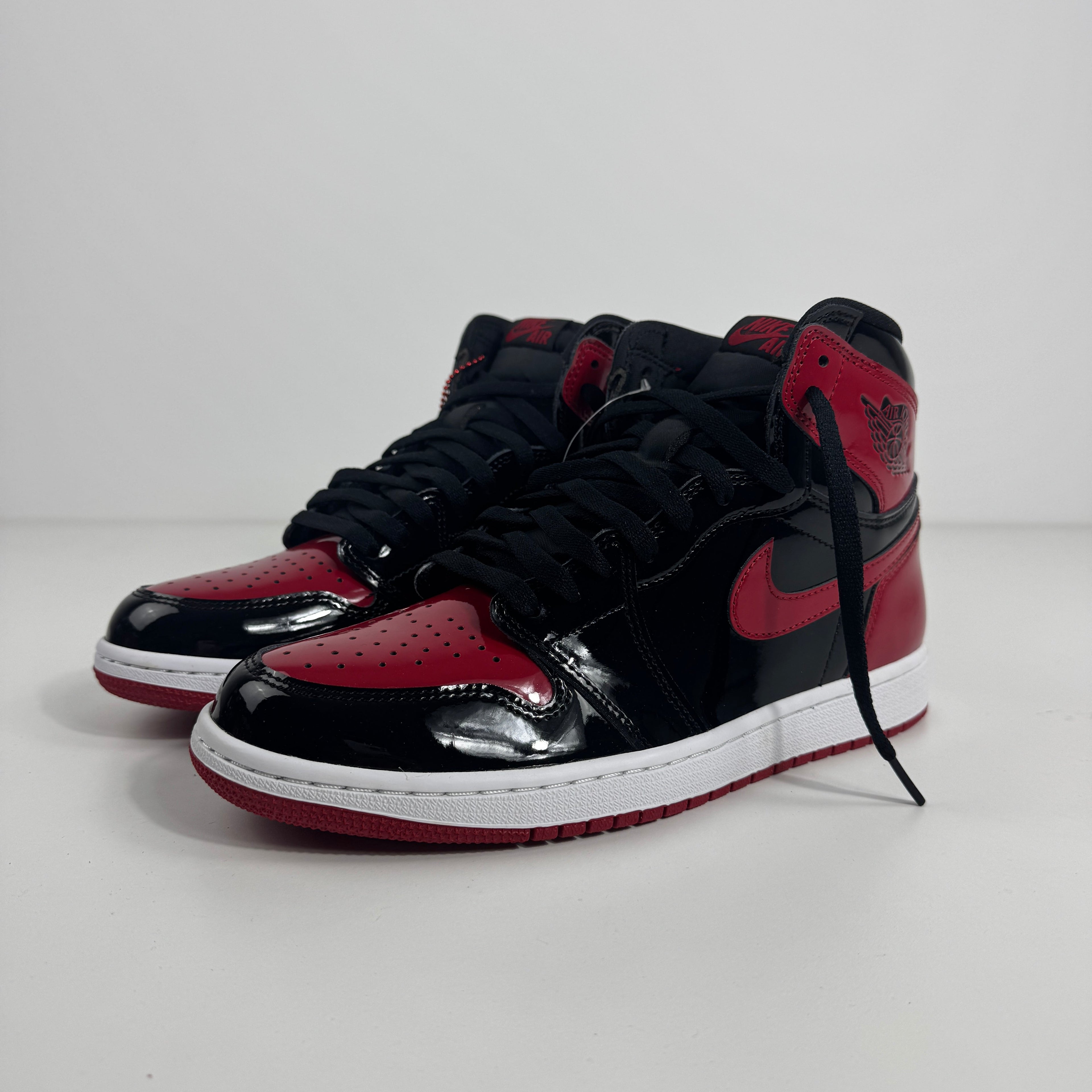 Air Jordan 1 Retro High OG is a timeless high-top sneaker that stays true to the original 1985 silhouette, featuring premium