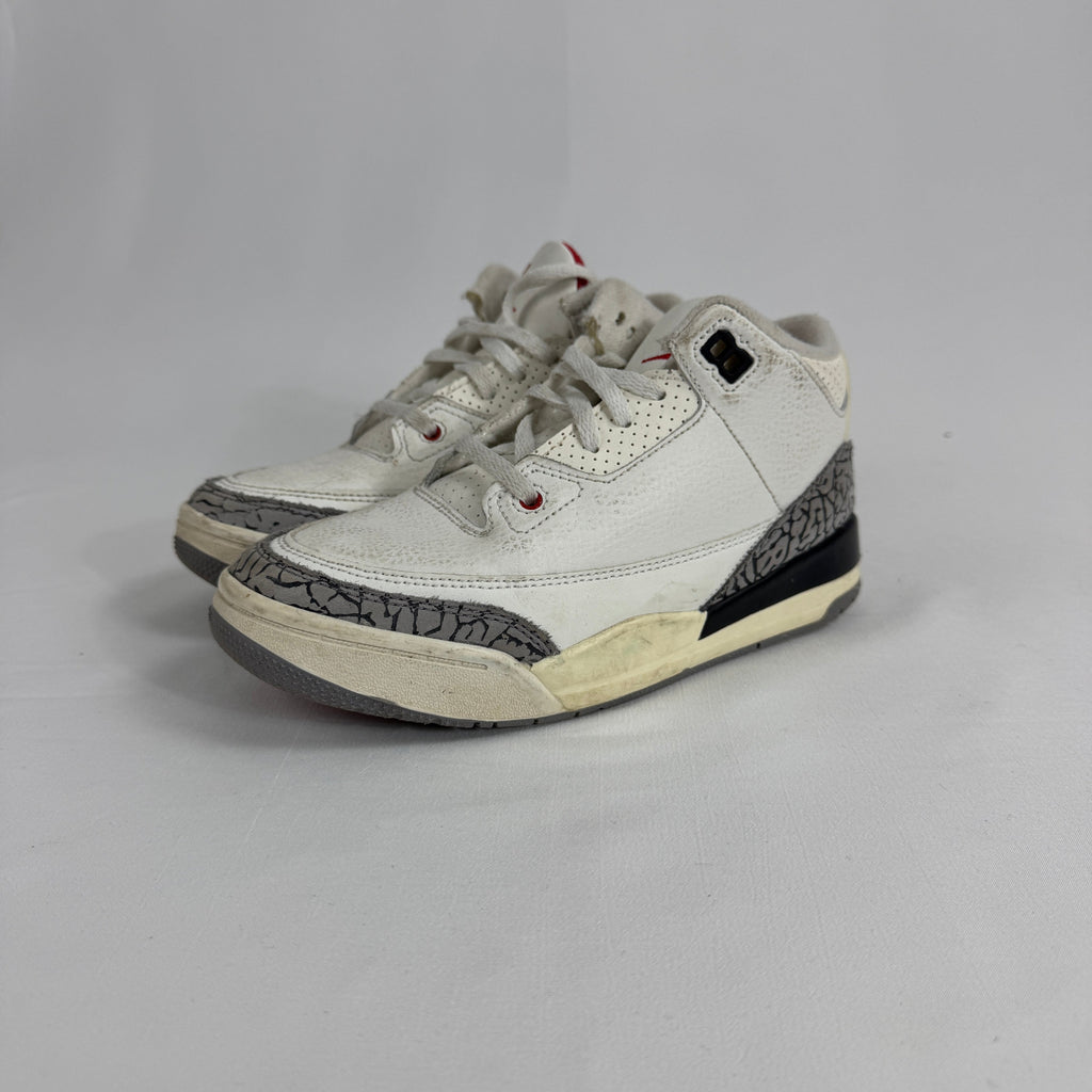 The Air Jordan 3 Toddler White Cement brings one of Jordan Brand’s most iconic designs to little feet. Featuring a clean