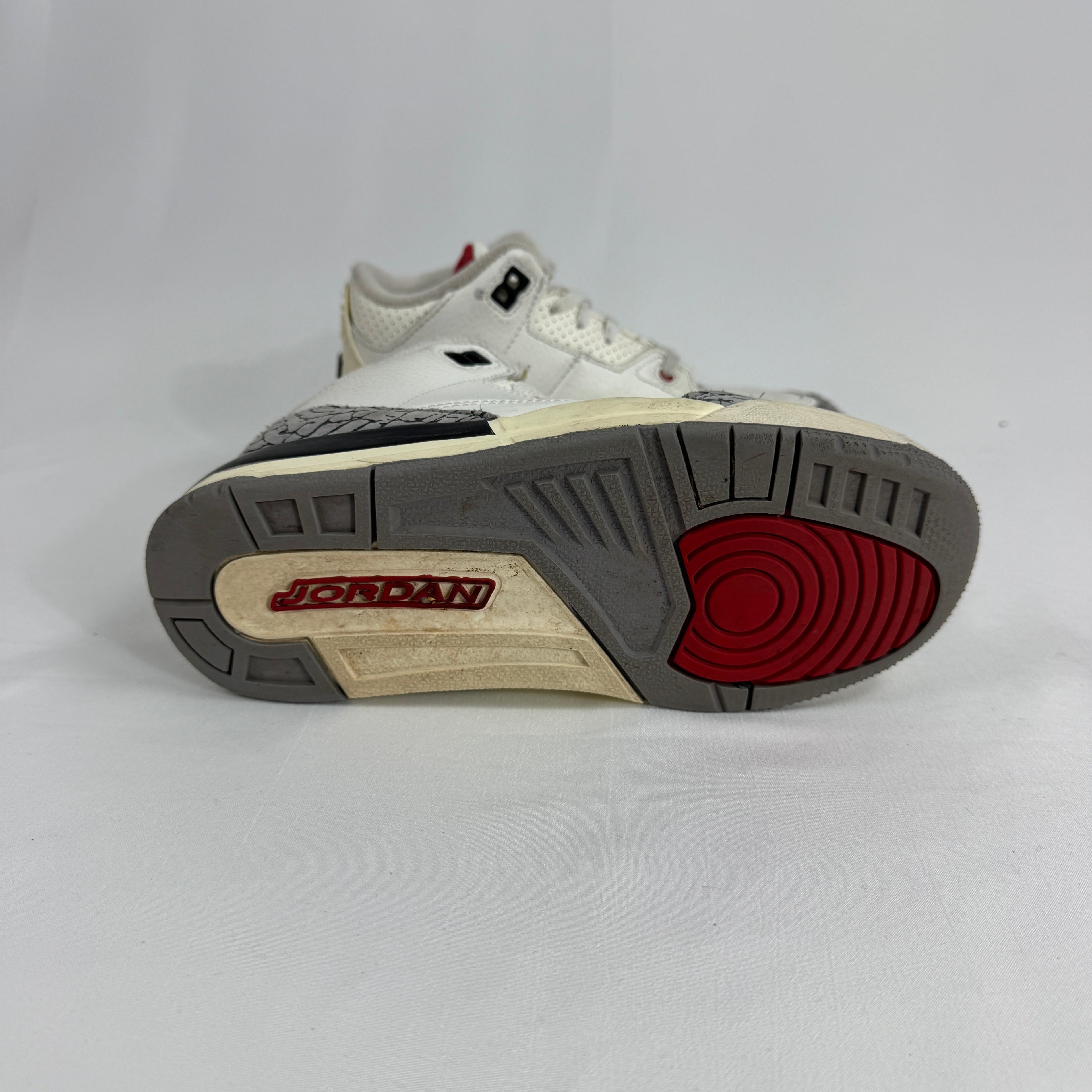 The Air Jordan 3 Toddler White Cement brings one of Jordan Brand’s most iconic designs to little feet. Featuring a clean