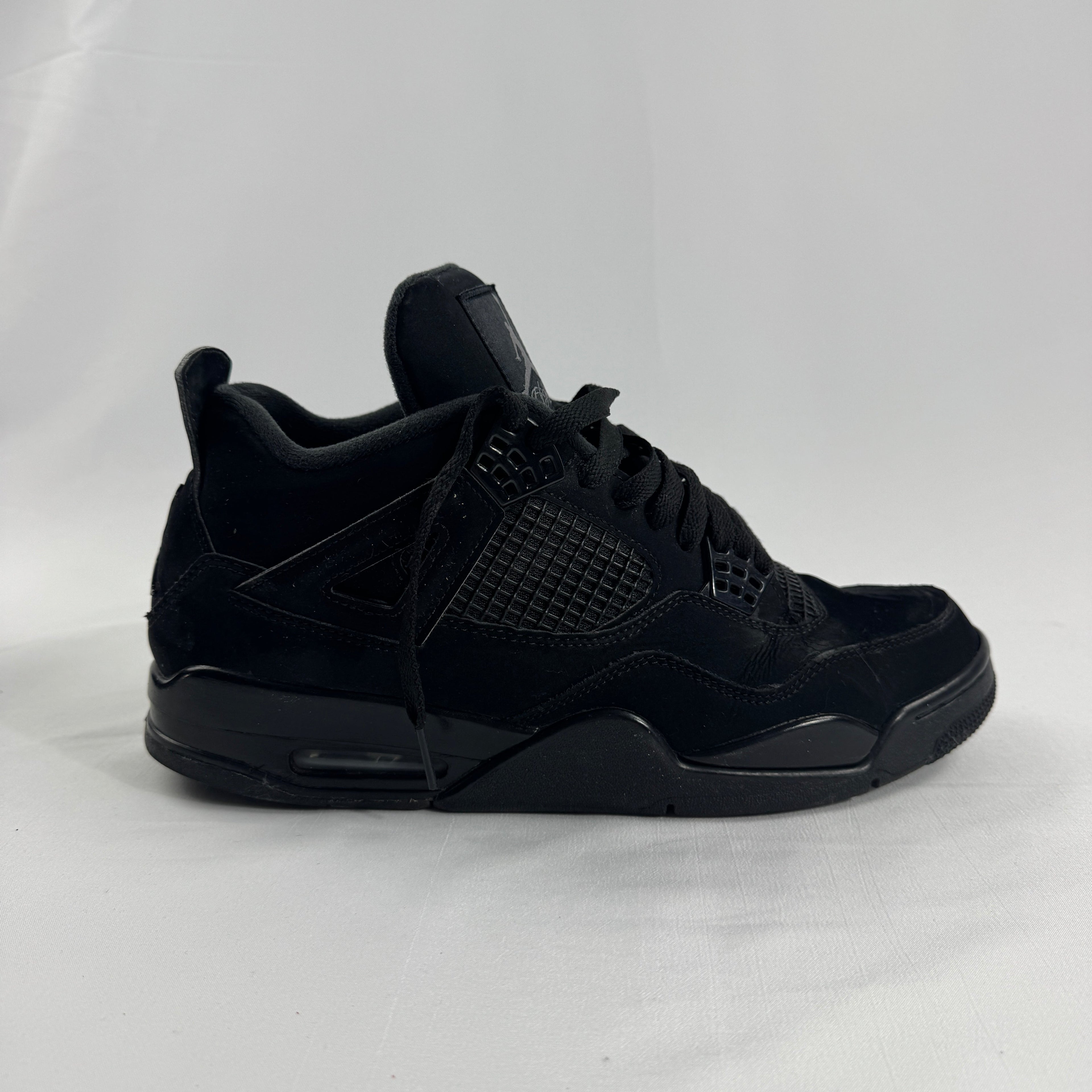 The Air Jordan 4 Retro Graphite features a clean mix of white leather and graphite grey accents, creating a versatile and