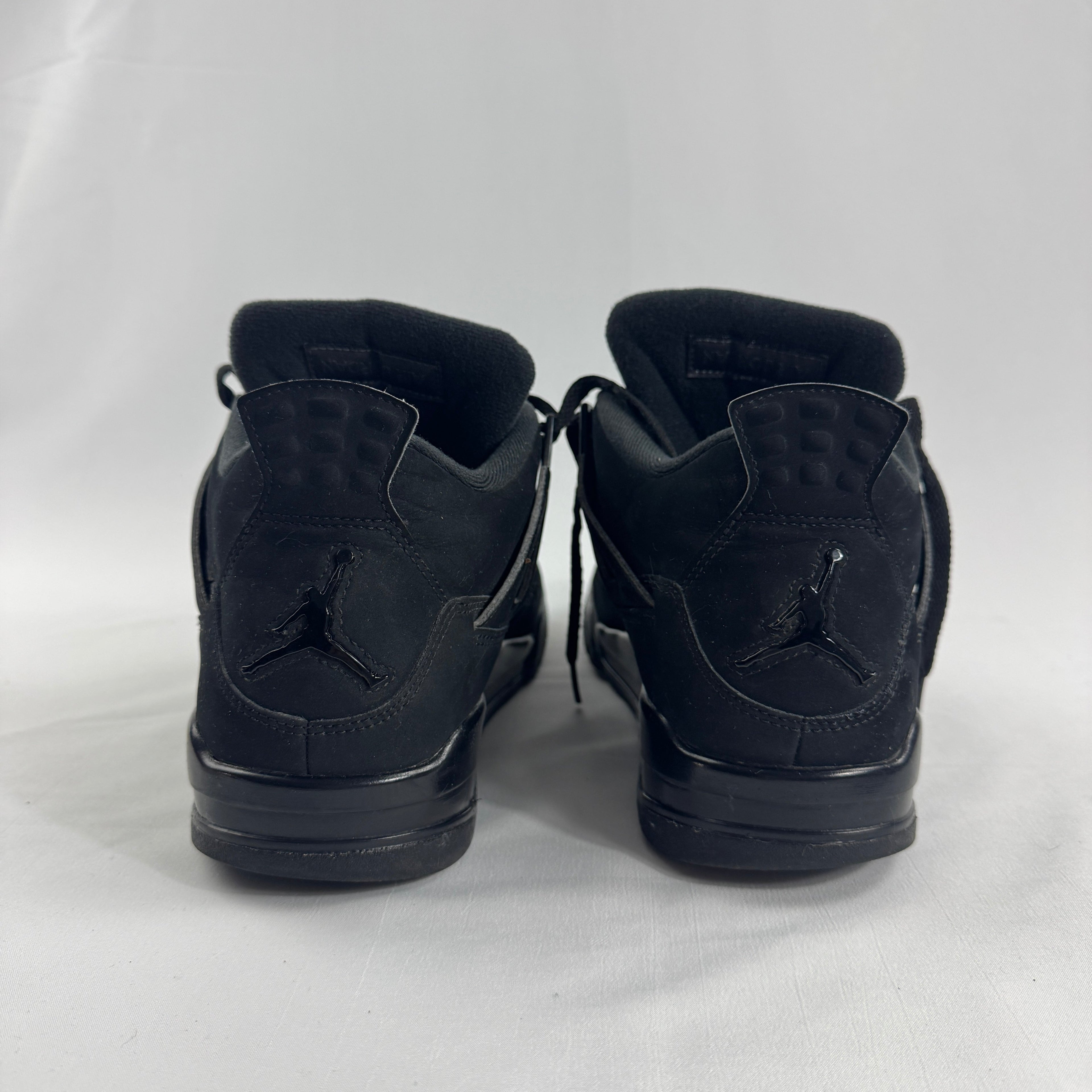 The Air Jordan 4 Retro Graphite features a clean mix of white leather and graphite grey accents, creating a versatile and