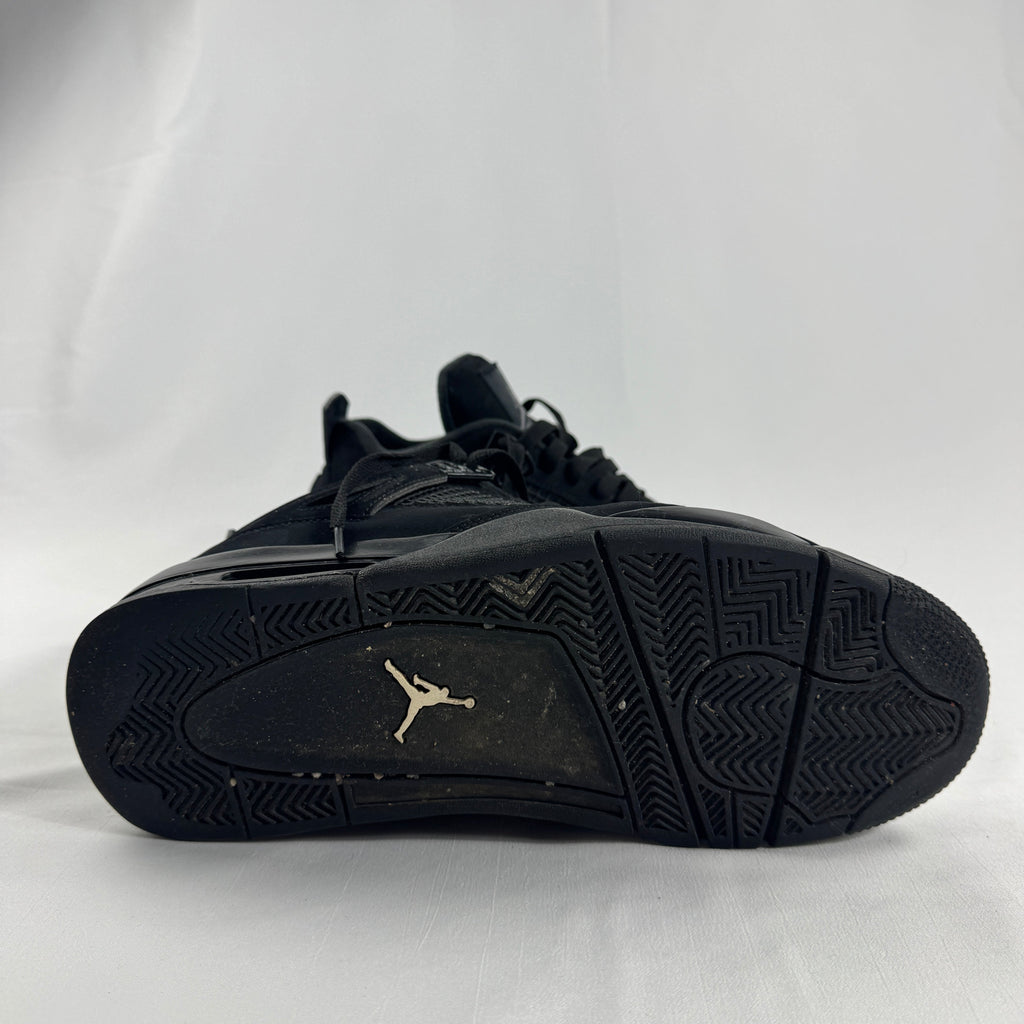 The Air Jordan 4 Retro Graphite features a clean mix of white leather and graphite grey accents, creating a versatile and