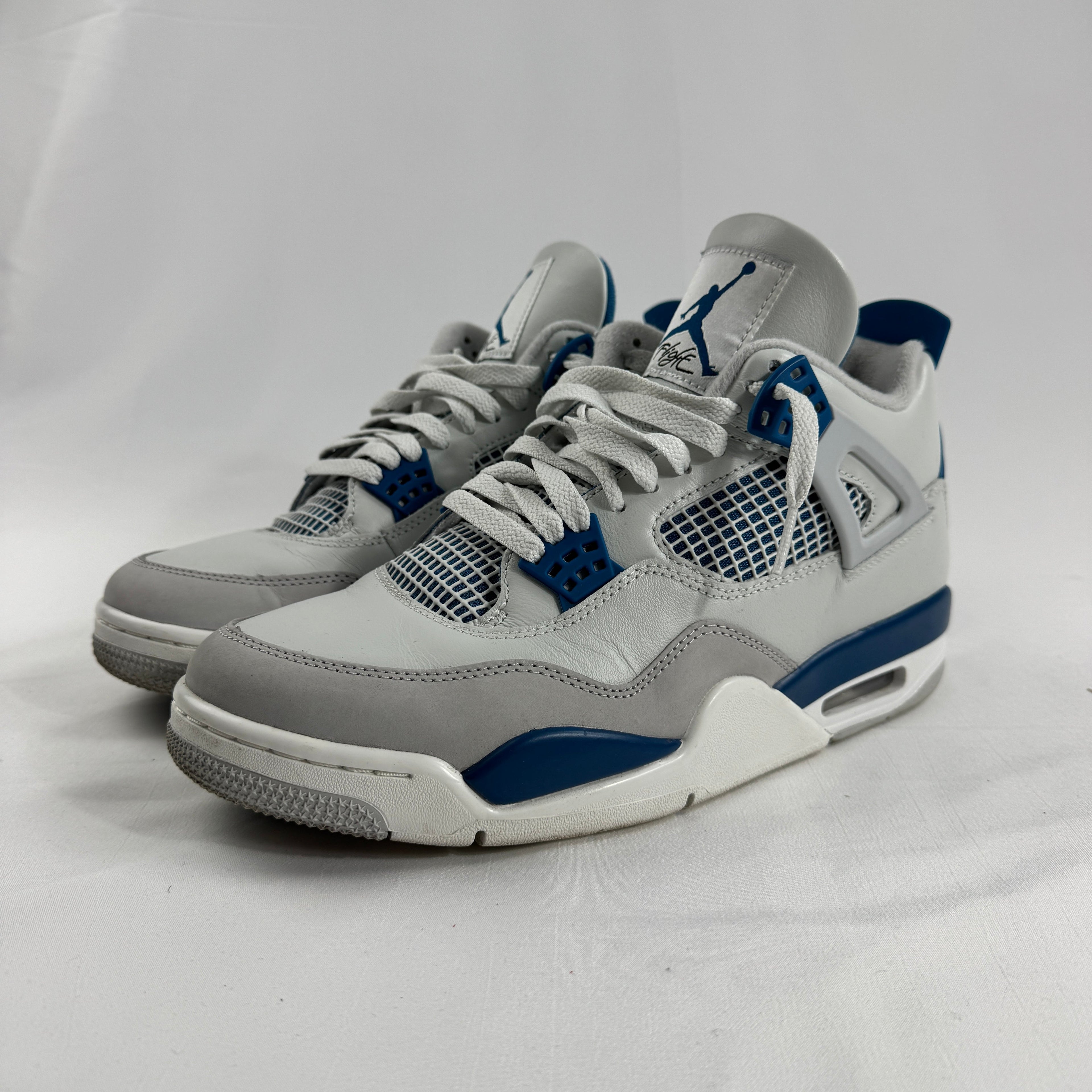 Air Jordan 4 Retro “Off-White Military Blue” is a special collaboration-inspired version of the classic Jordan 4 featuring a
