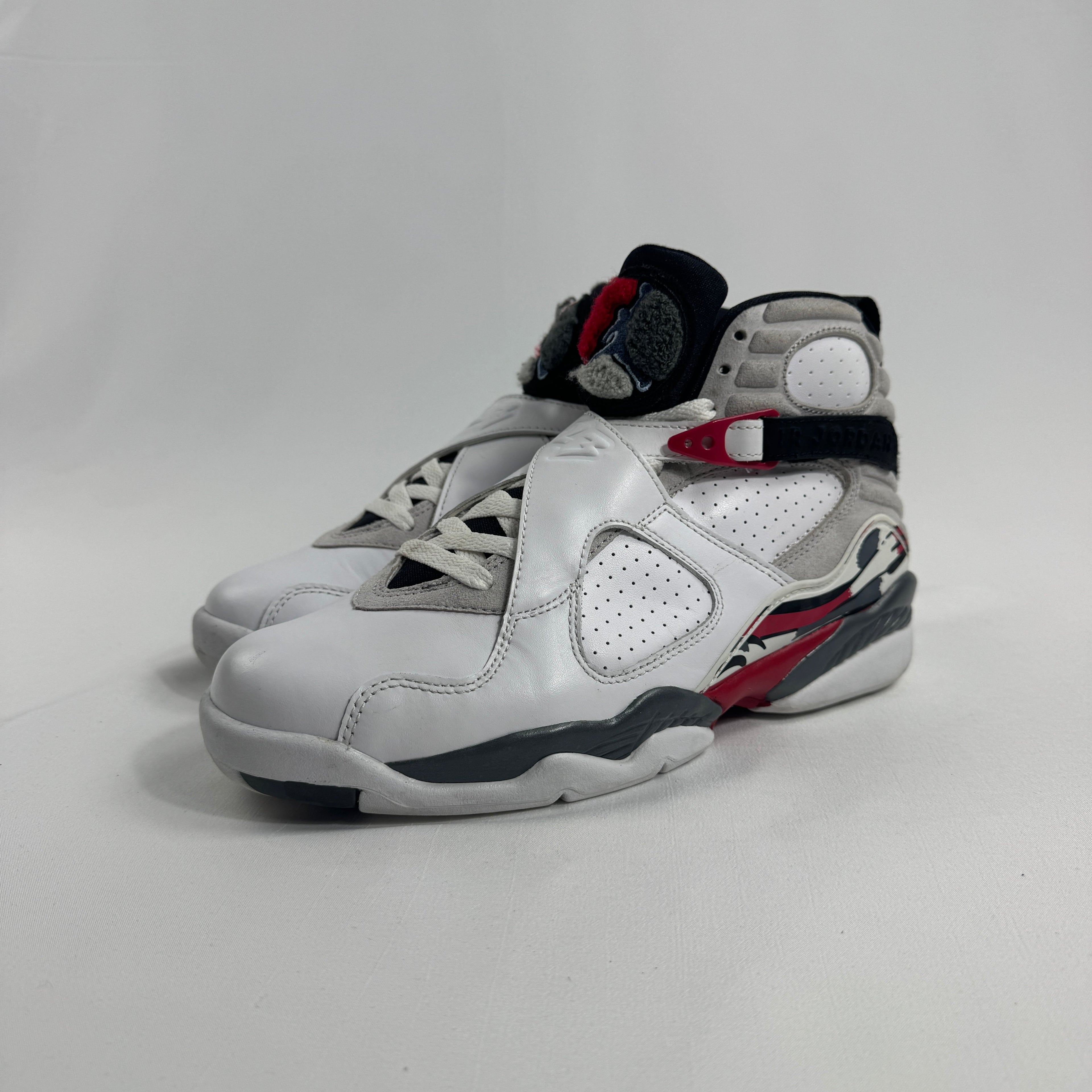 Air Jordan 8 Retro revives the iconic silhouette worn by Michael Jordan during his 1992–93 championship season. Known for