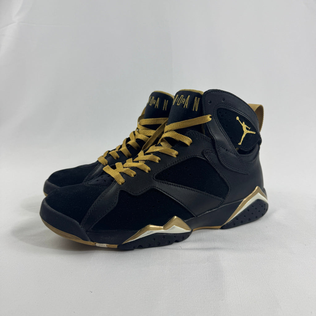 Air Jordan Golden Moments Pack is a special-edition sneaker collection released to celebrate Michael Jordan’s championship