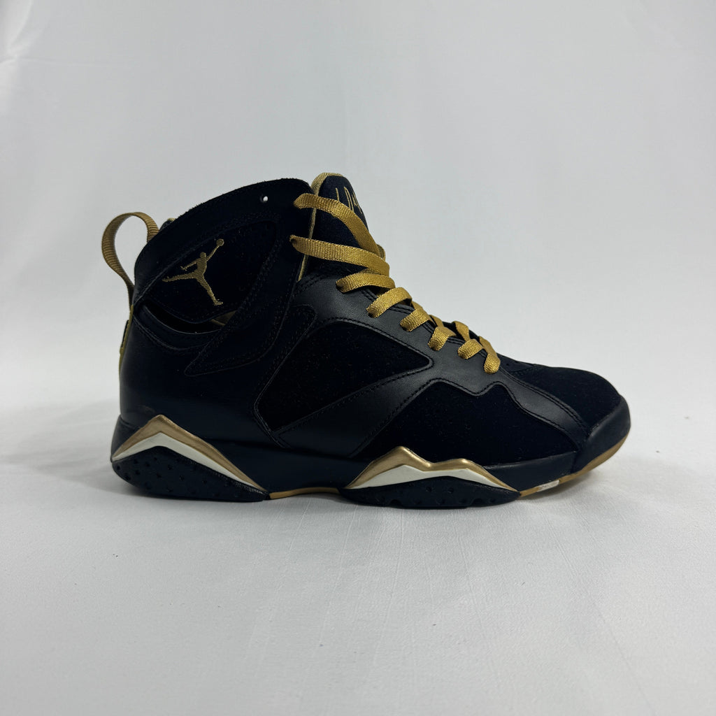 Air Jordan Golden Moments Pack is a special-edition sneaker collection released to celebrate Michael Jordan’s championship
