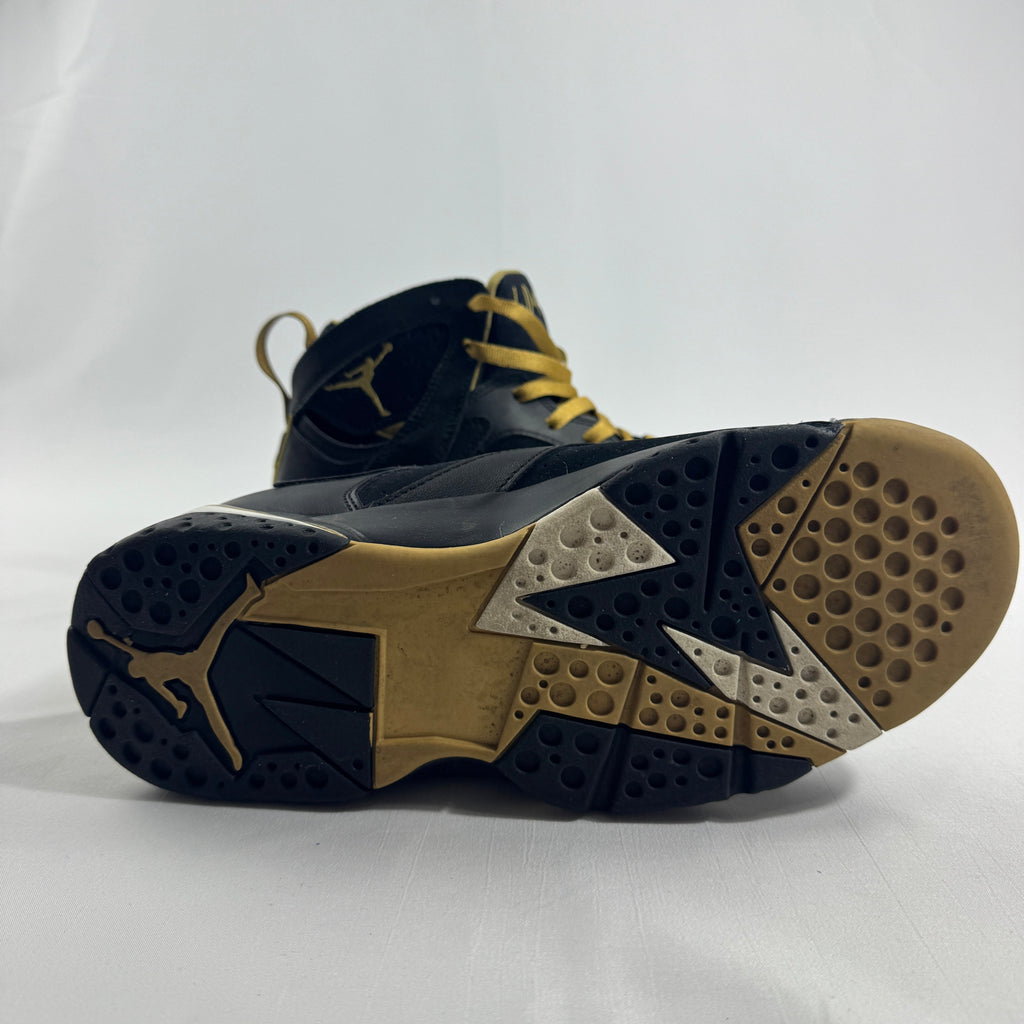 Air Jordan Golden Moments Pack is a special-edition sneaker collection released to celebrate Michael Jordan’s championship