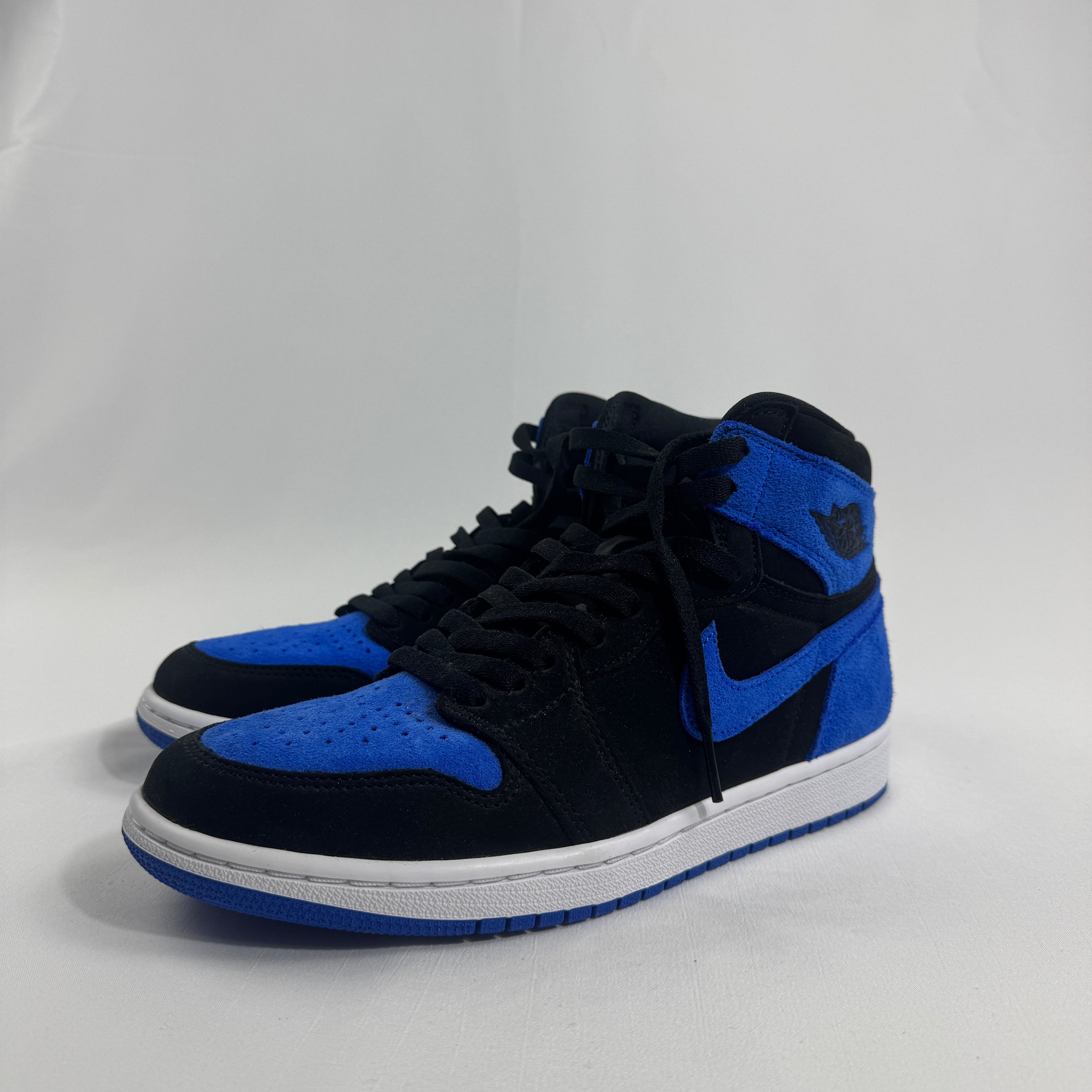 Air Jordan 1 Retro High OG “Royal Blue” is a classic take on the legendary Air Jordan 1 silhouette, featuring a striking