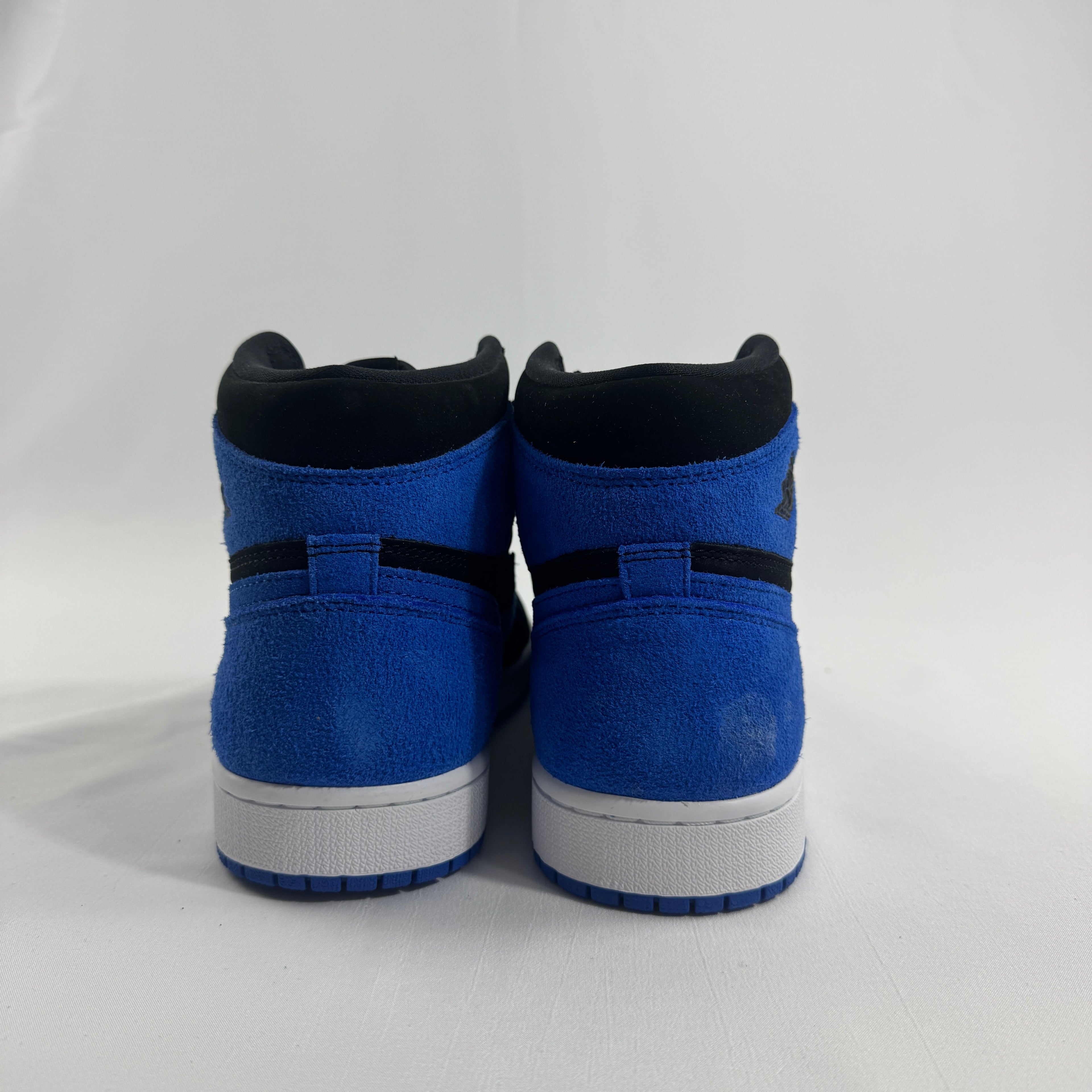 Air Jordan 1 Retro High OG “Royal Blue” is a classic take on the legendary Air Jordan 1 silhouette, featuring a striking