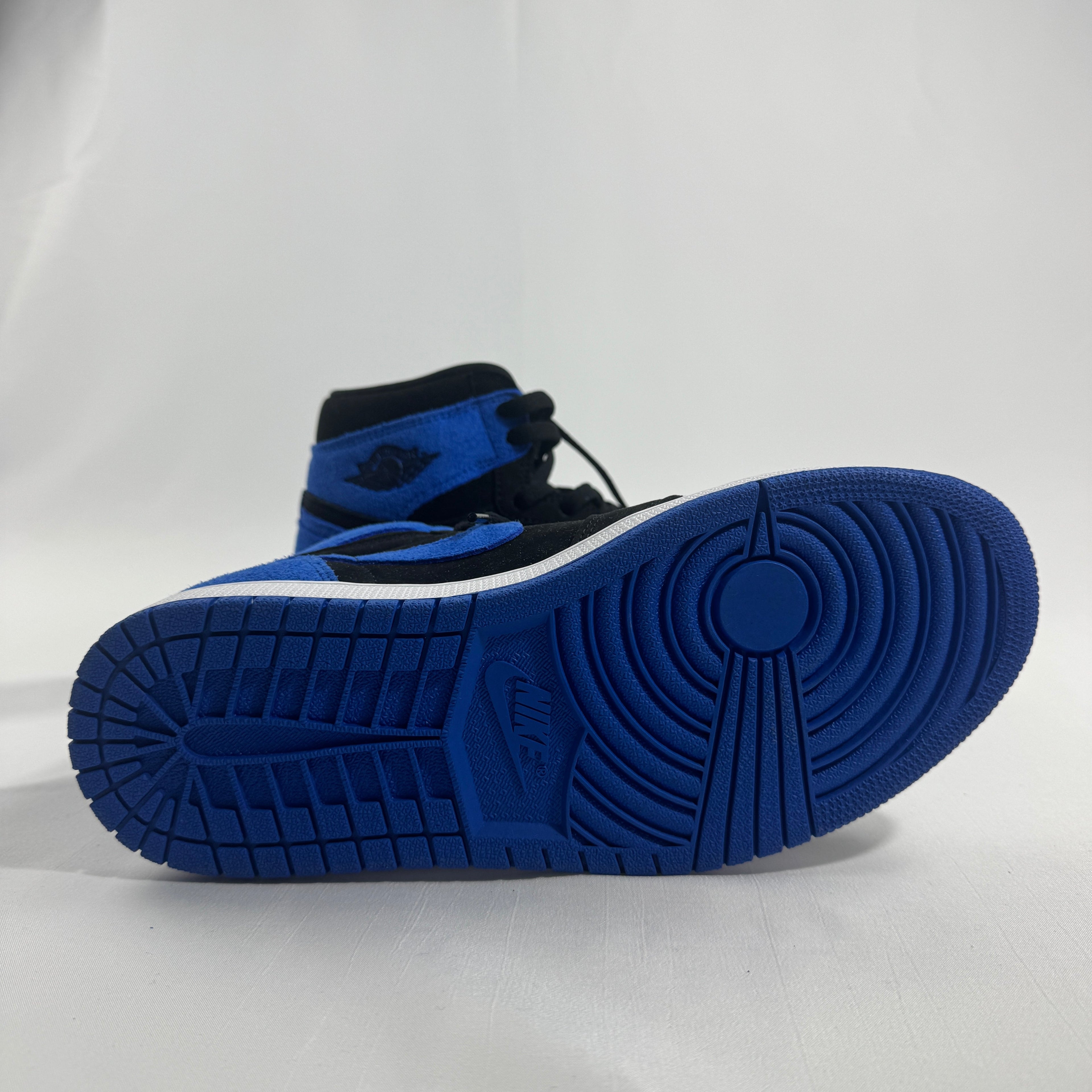 Air Jordan 1 Retro High OG “Royal Blue” is a classic take on the legendary Air Jordan 1 silhouette, featuring a striking