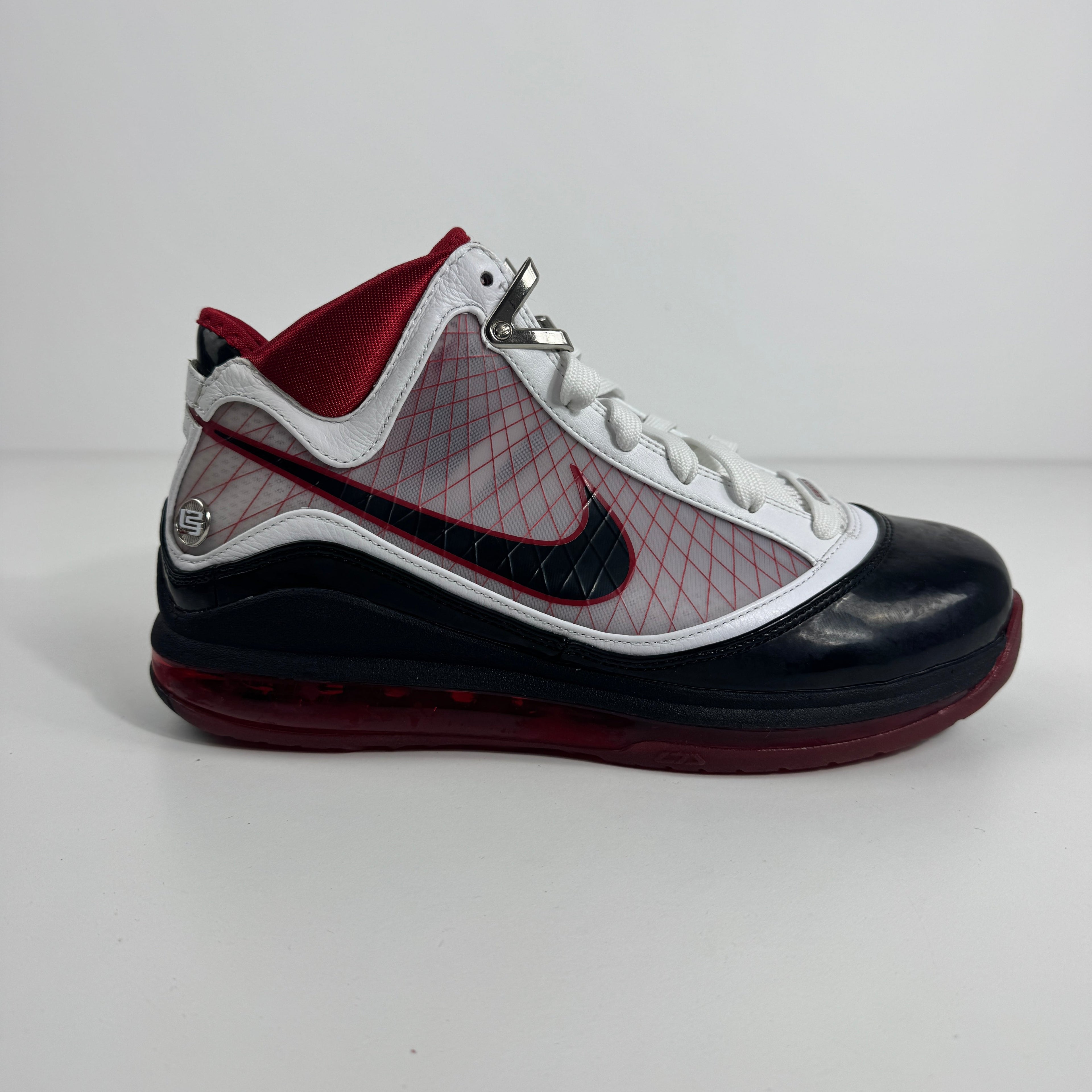 Air Max LeBron VII is a performance basketball sneaker that combines a premium upper with full-length Air Max cushioning for