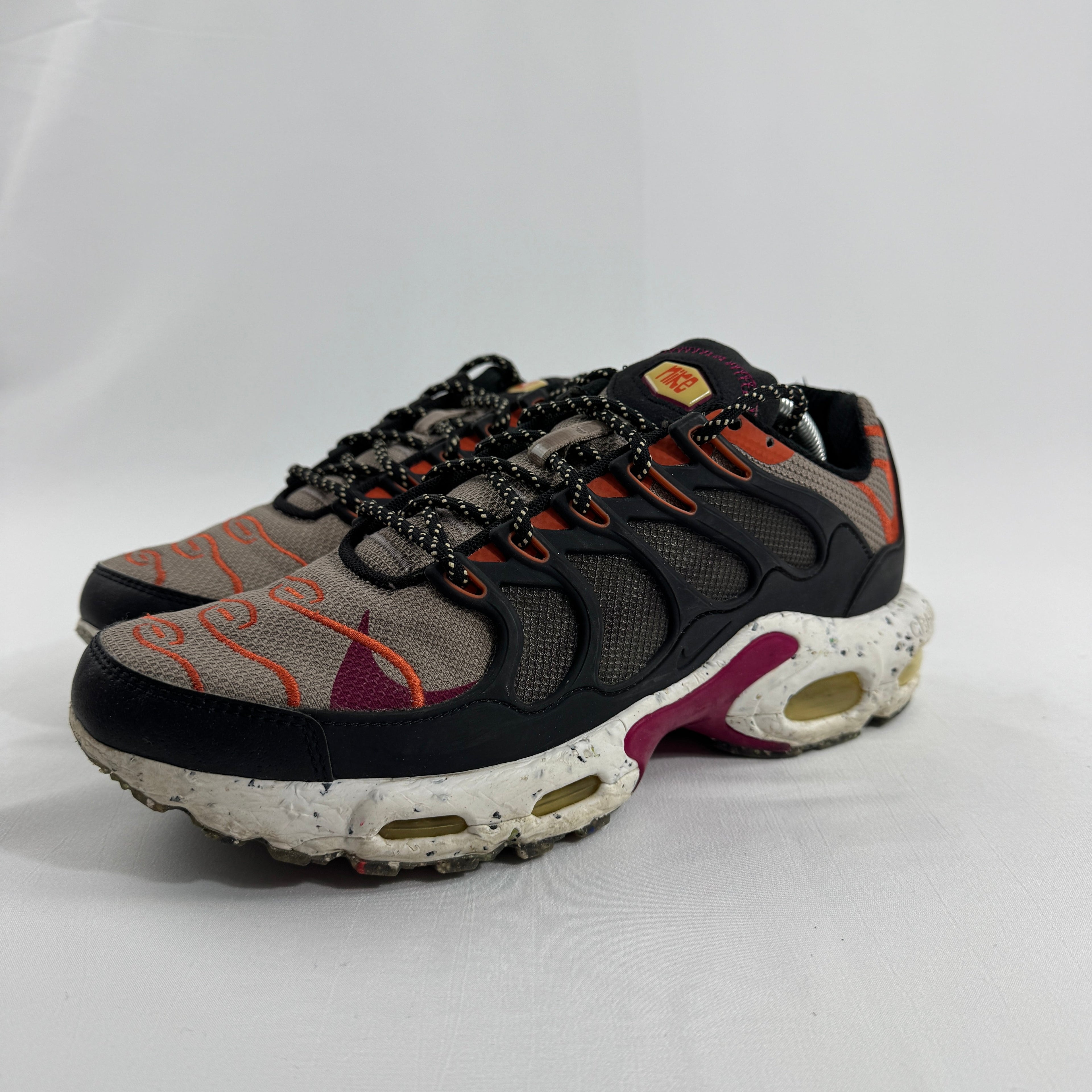 Air Max Terrascape Plus is a modern rework of the classic Air Max Plus, designed with sustainability and outdoor-inspired