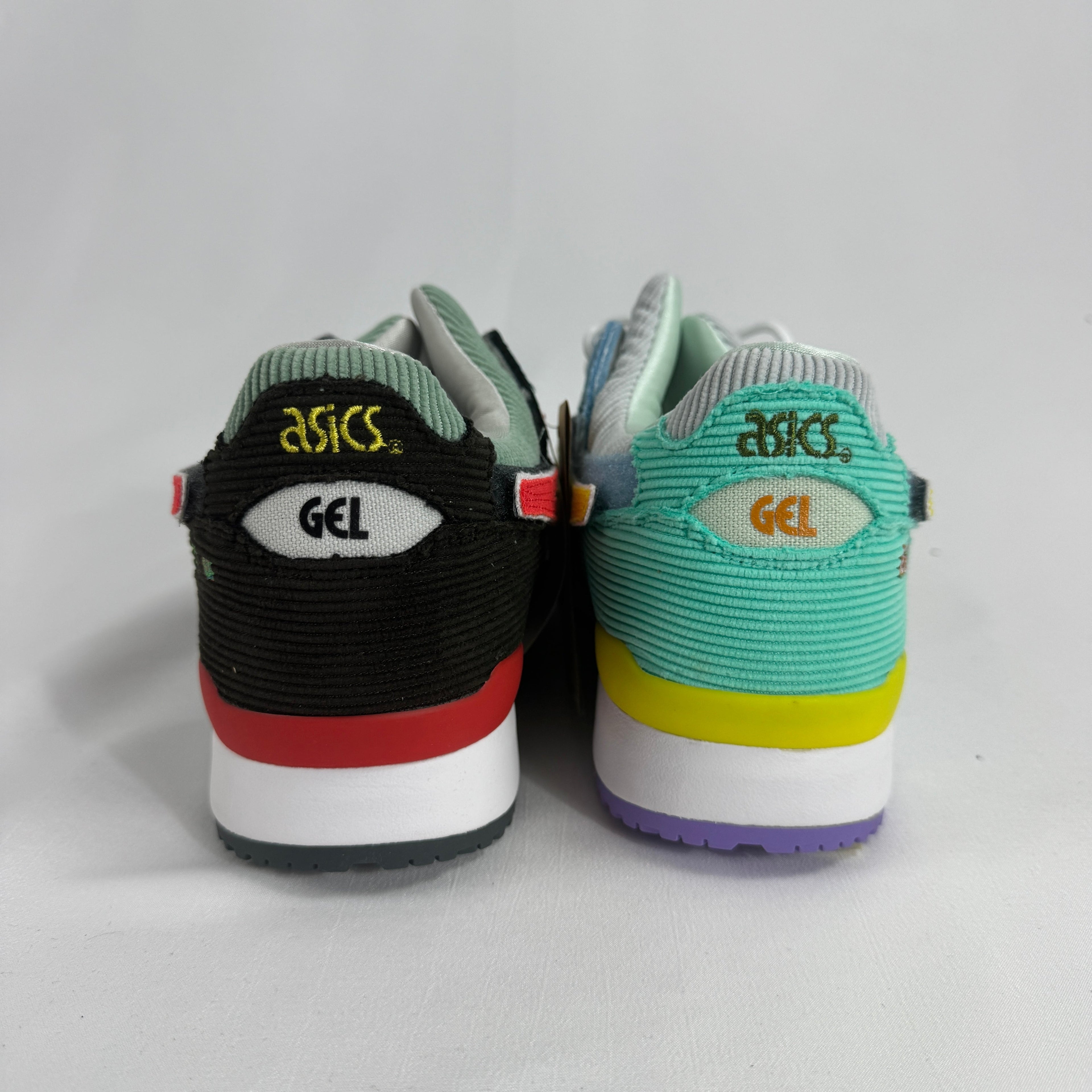 The ASICS x Sean Wotherspoon x atmos GEL-Lyte III OG is a vibrant collaboration that reimagines the classic running