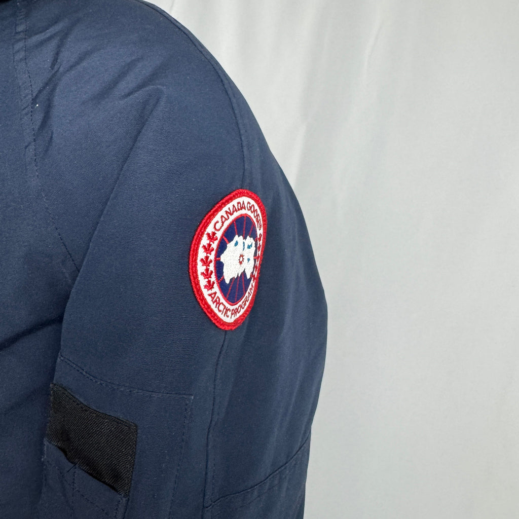 The Canada Goose Chilliwack Bomber Jacket is a durable down-filled jacket originally designed for bush pilots in cold