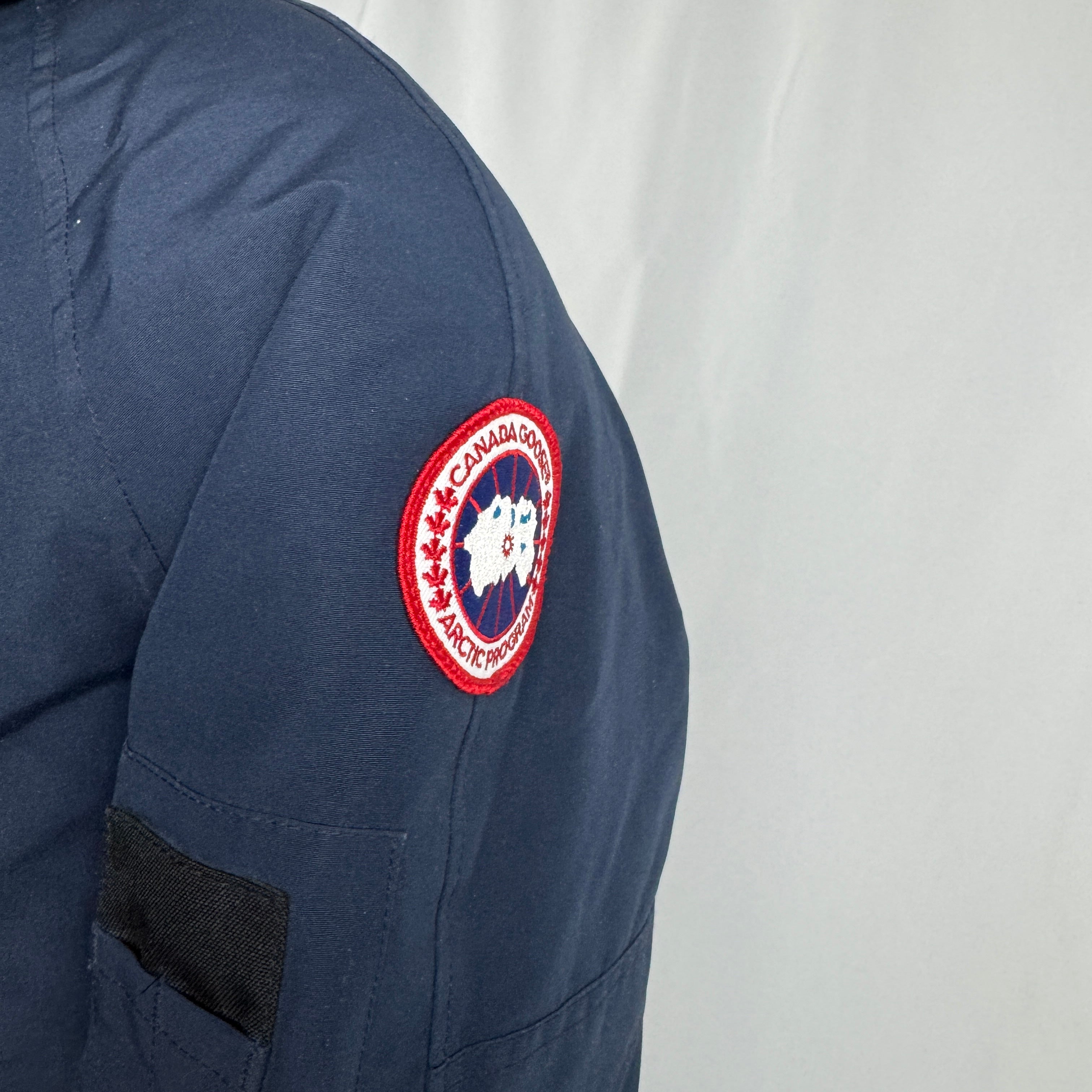 The Canada Goose Chilliwack Bomber Jacket is a durable down-filled jacket originally designed for bush pilots in cold