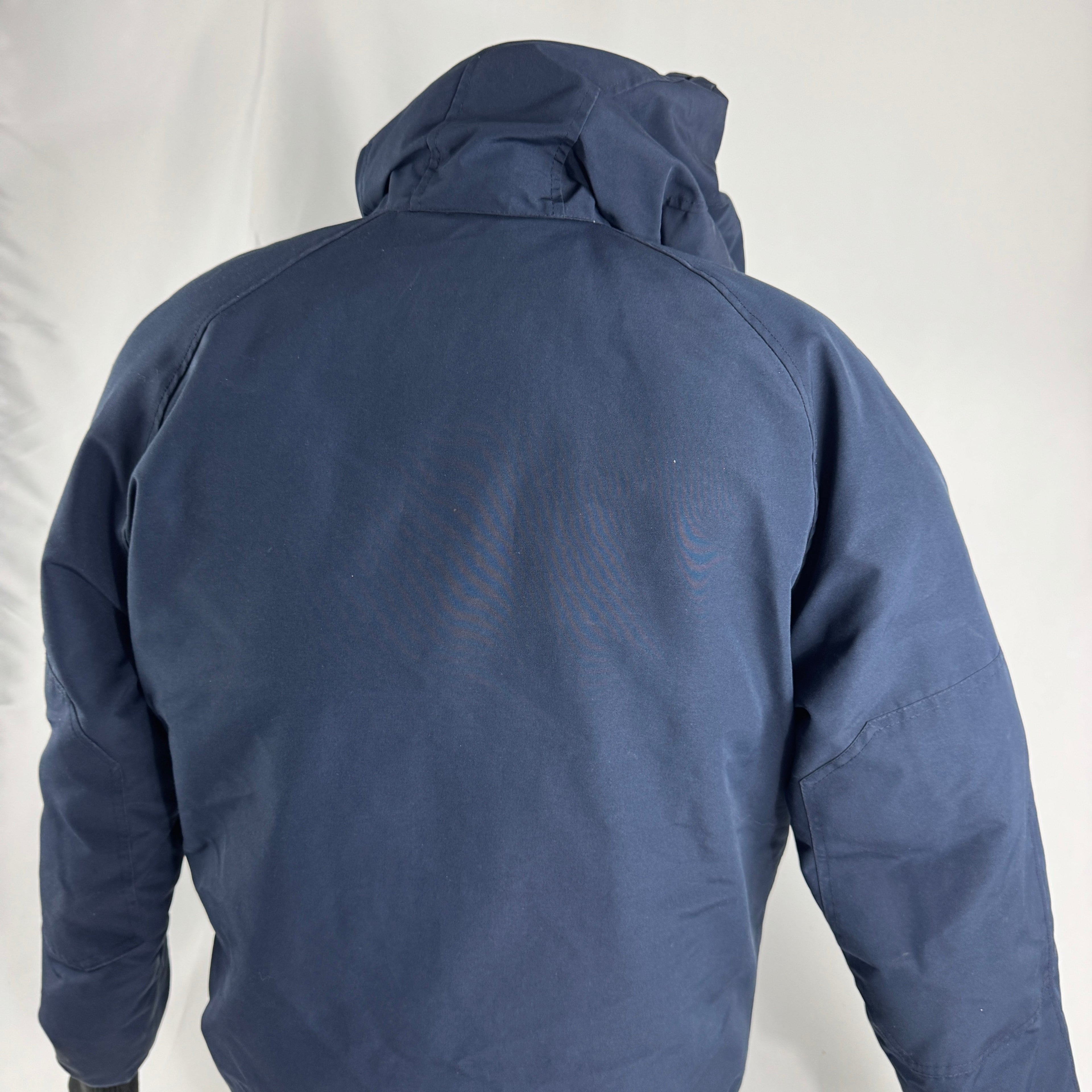 The Canada Goose Chilliwack Bomber Jacket is a durable down-filled jacket originally designed for bush pilots in cold