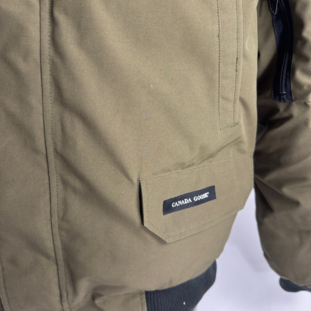 The Canada Goose Chilliwack Bomber Jacket is a durable down-filled jacket originally designed for bush pilots in cold