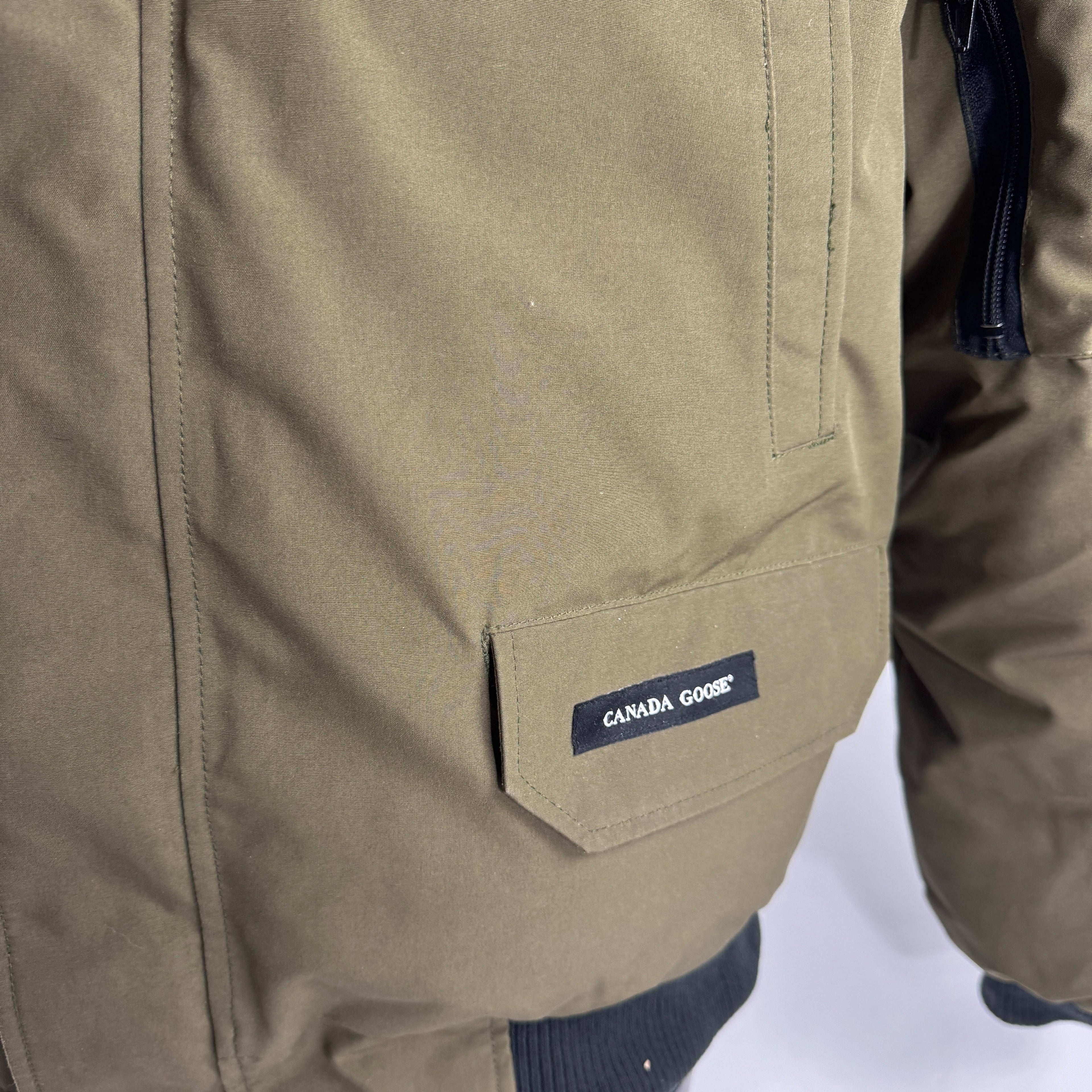 The Canada Goose Chilliwack Bomber Jacket is a durable down-filled jacket originally designed for bush pilots in cold