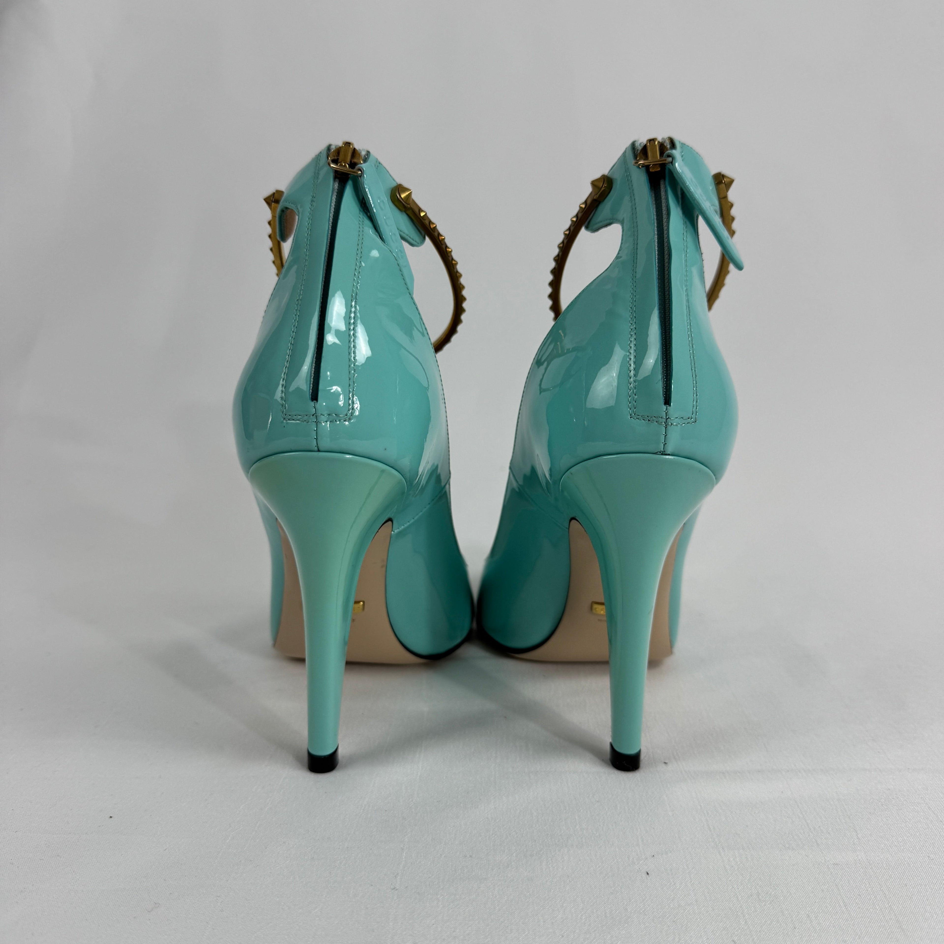 The Gucci Patent Leather Heels offer a sophisticated and timeless look, crafted from glossy patent leather for a polished