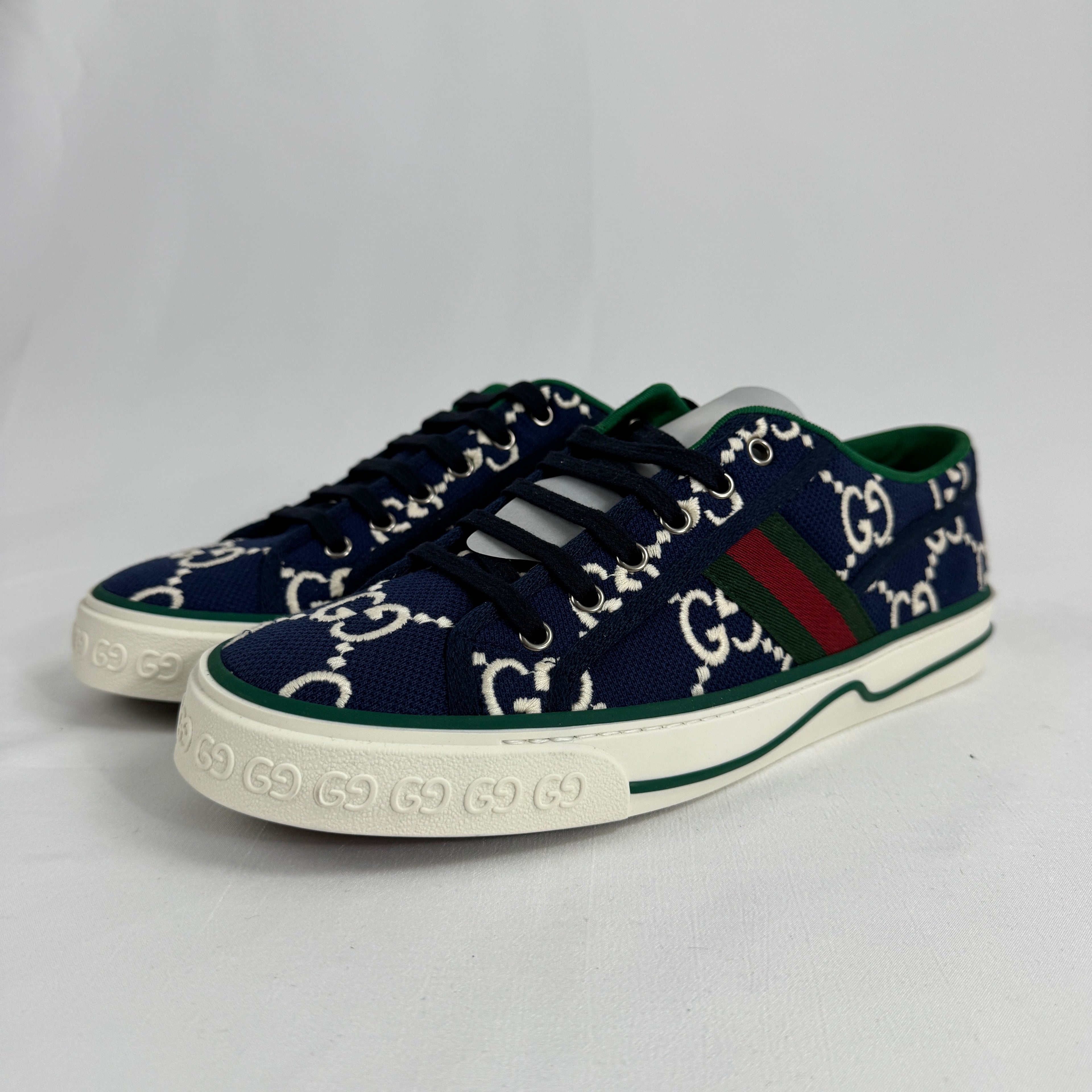 The Gucci Tennis 1977 is a classic low-top sneaker inspired by vintage tennis footwear, blending timeless style with modern