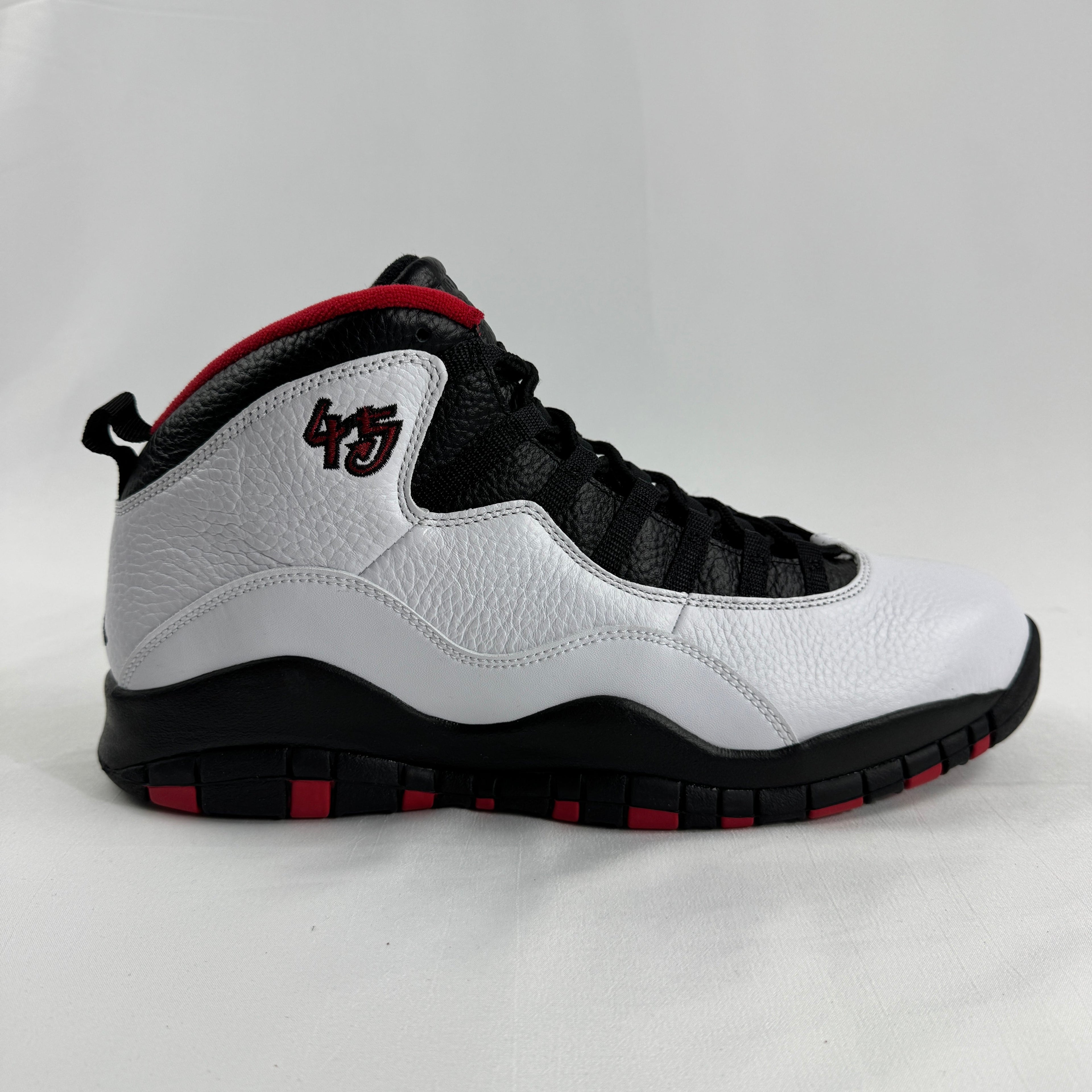 The Jordan 10 Retro White/Black is a clean, classic take on the Air Jordan 10 silhouette, originally designed by Tinker
