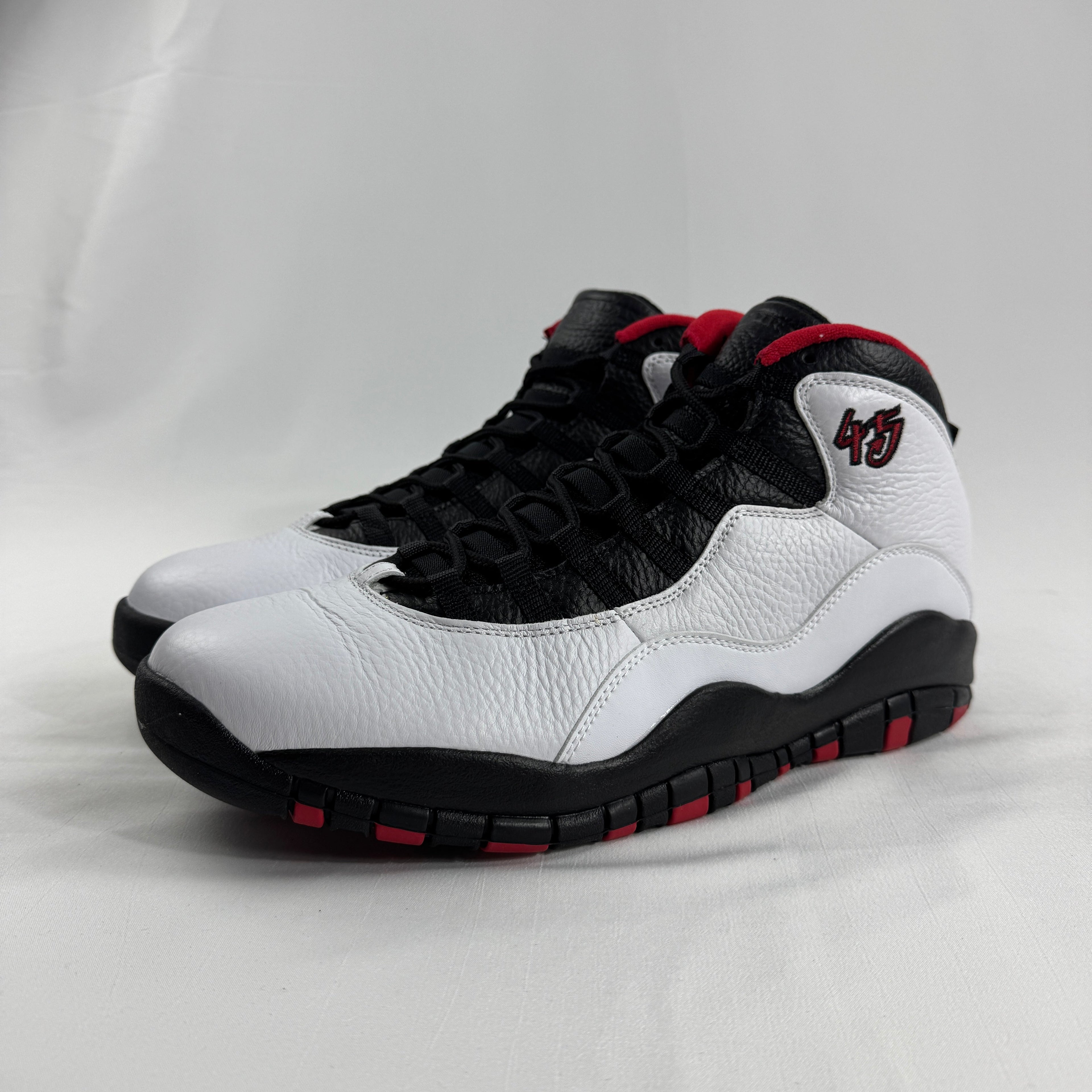 The Jordan 10 Retro White/Black is a clean, classic take on the Air Jordan 10 silhouette, originally designed by Tinker