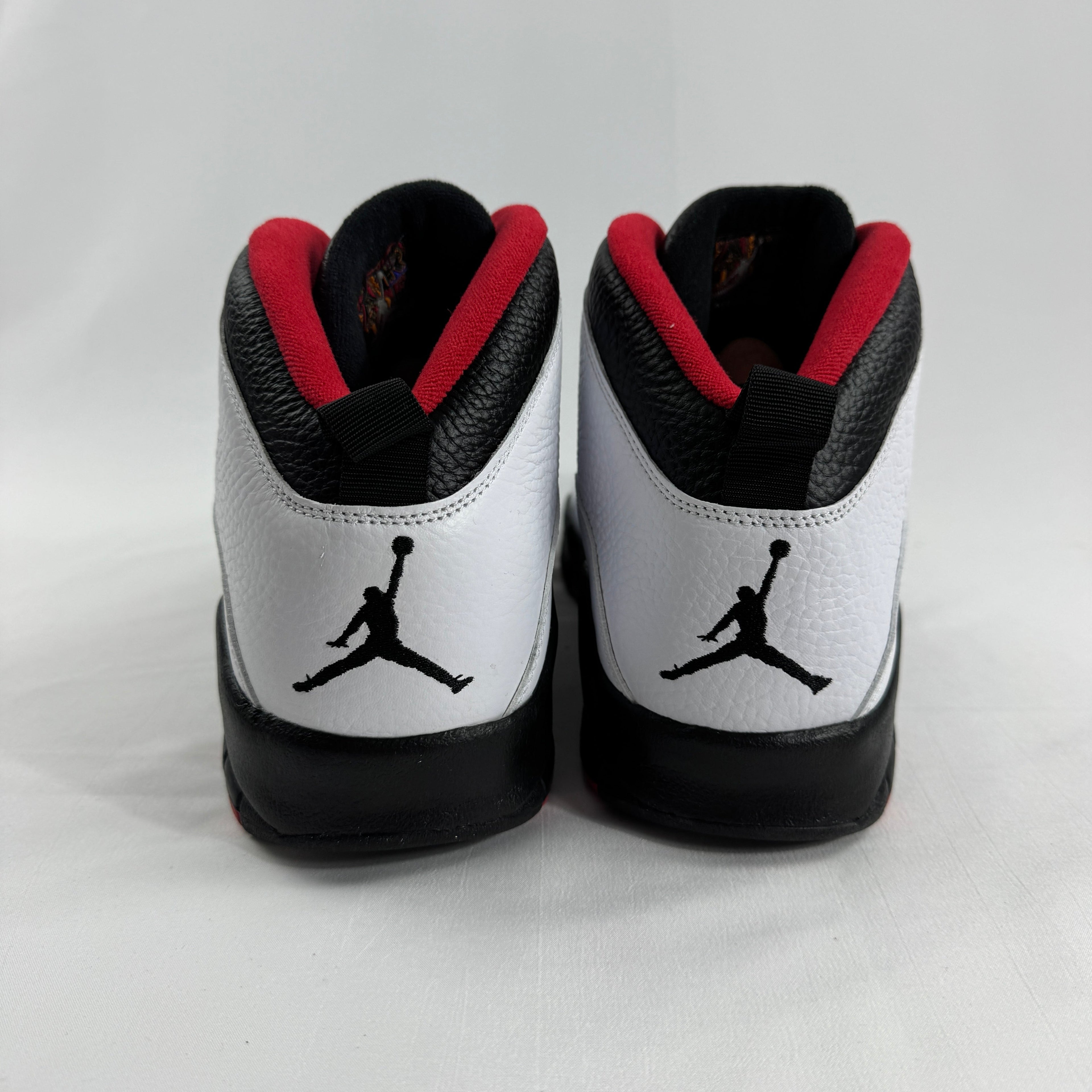 The Jordan 10 Retro White/Black is a clean, classic take on the Air Jordan 10 silhouette, originally designed by Tinker
