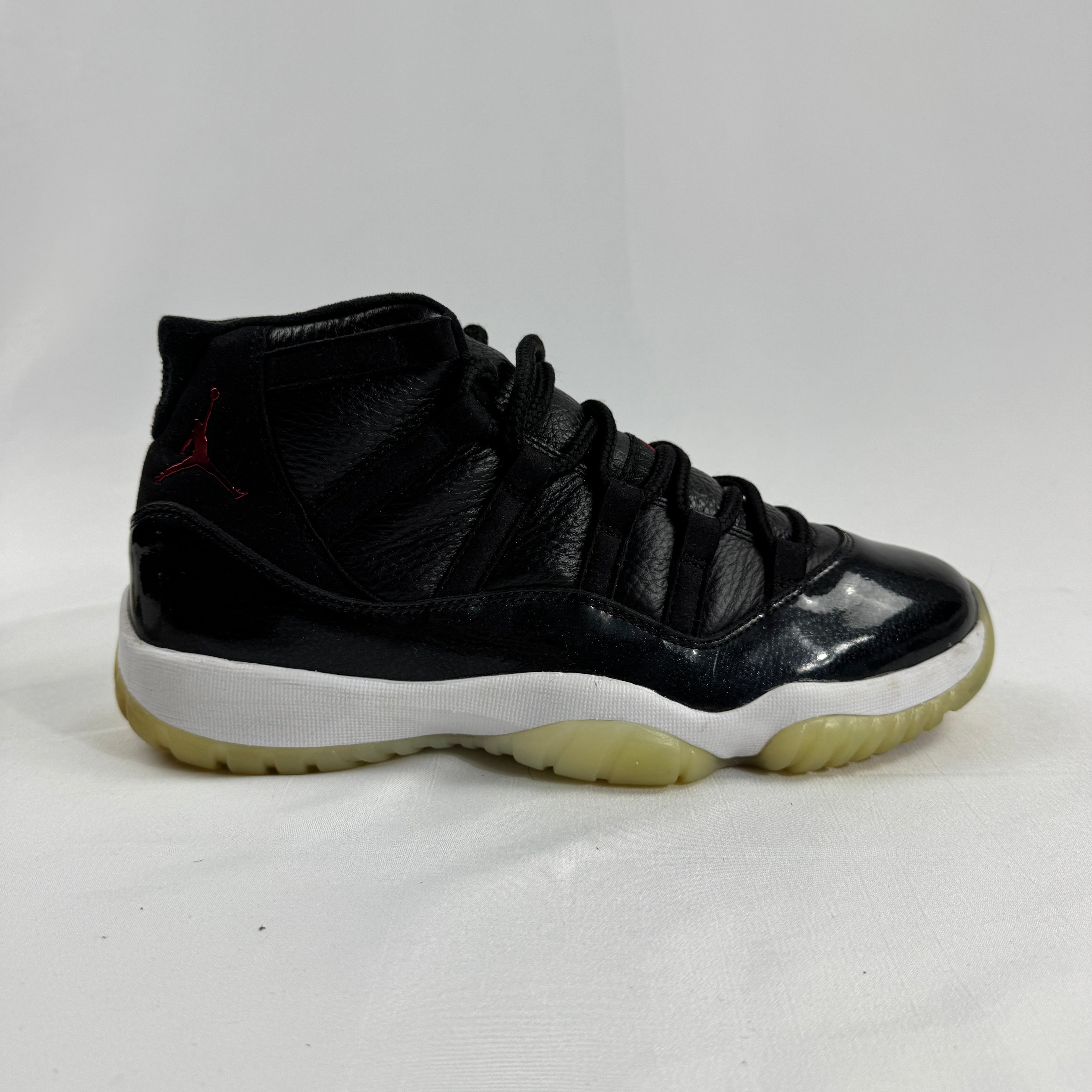 The Jordan 11 Retro "72-10" pays tribute to the historic 1995–96 Chicago Bulls season, during which Michael Jordan led the