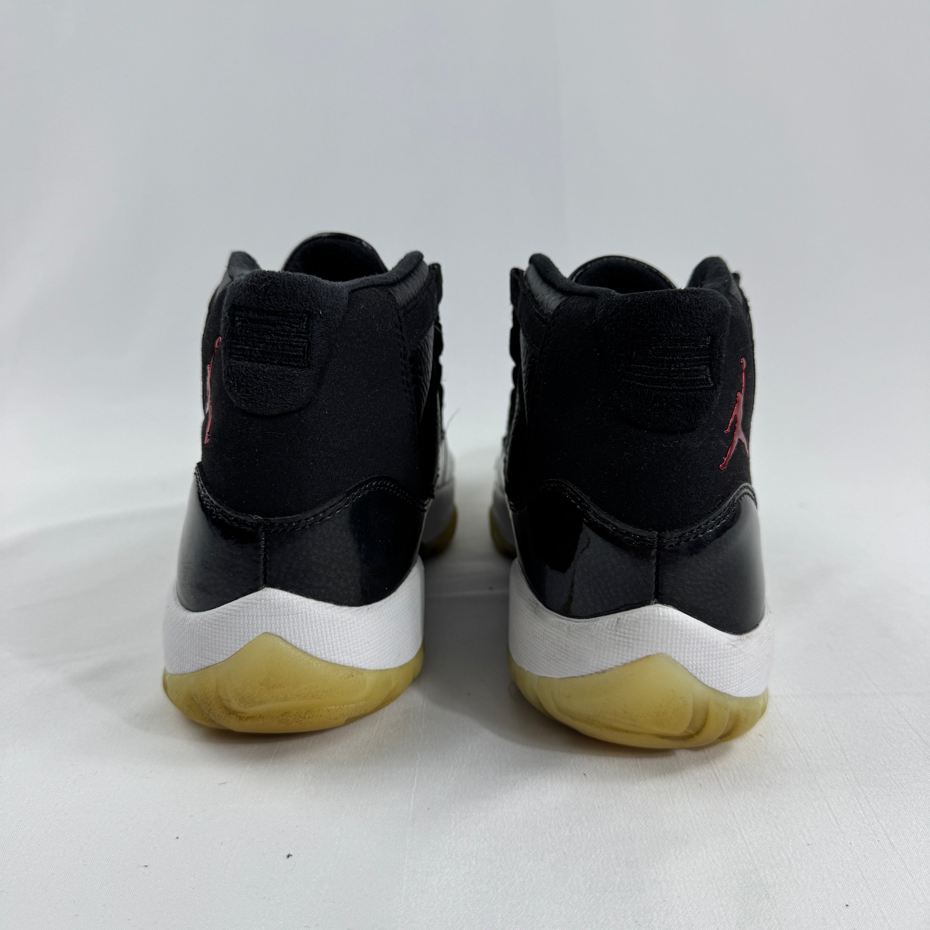 The Jordan 11 Retro "72-10" pays tribute to the historic 1995–96 Chicago Bulls season, during which Michael Jordan led the