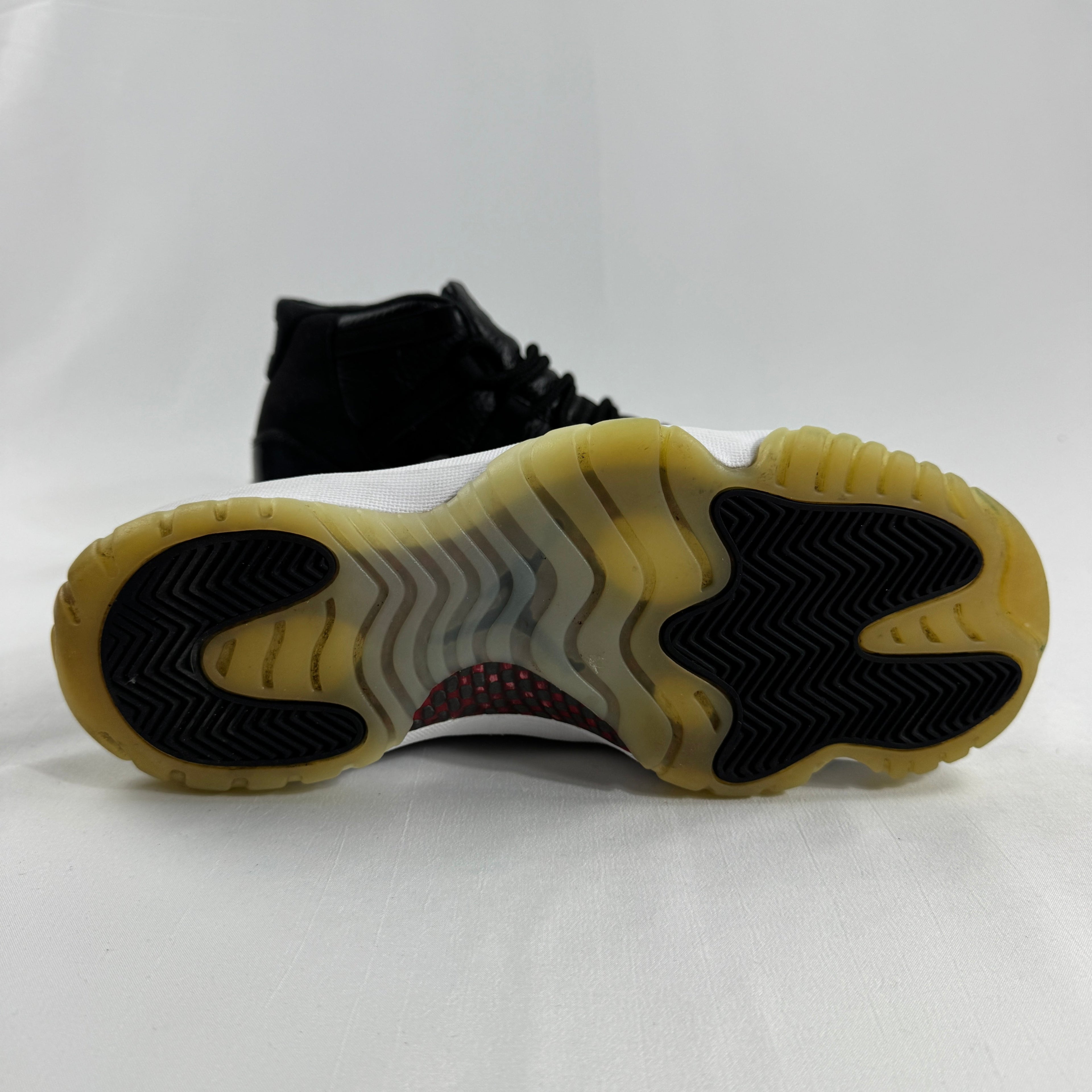 The Jordan 11 Retro "72-10" pays tribute to the historic 1995–96 Chicago Bulls season, during which Michael Jordan led the
