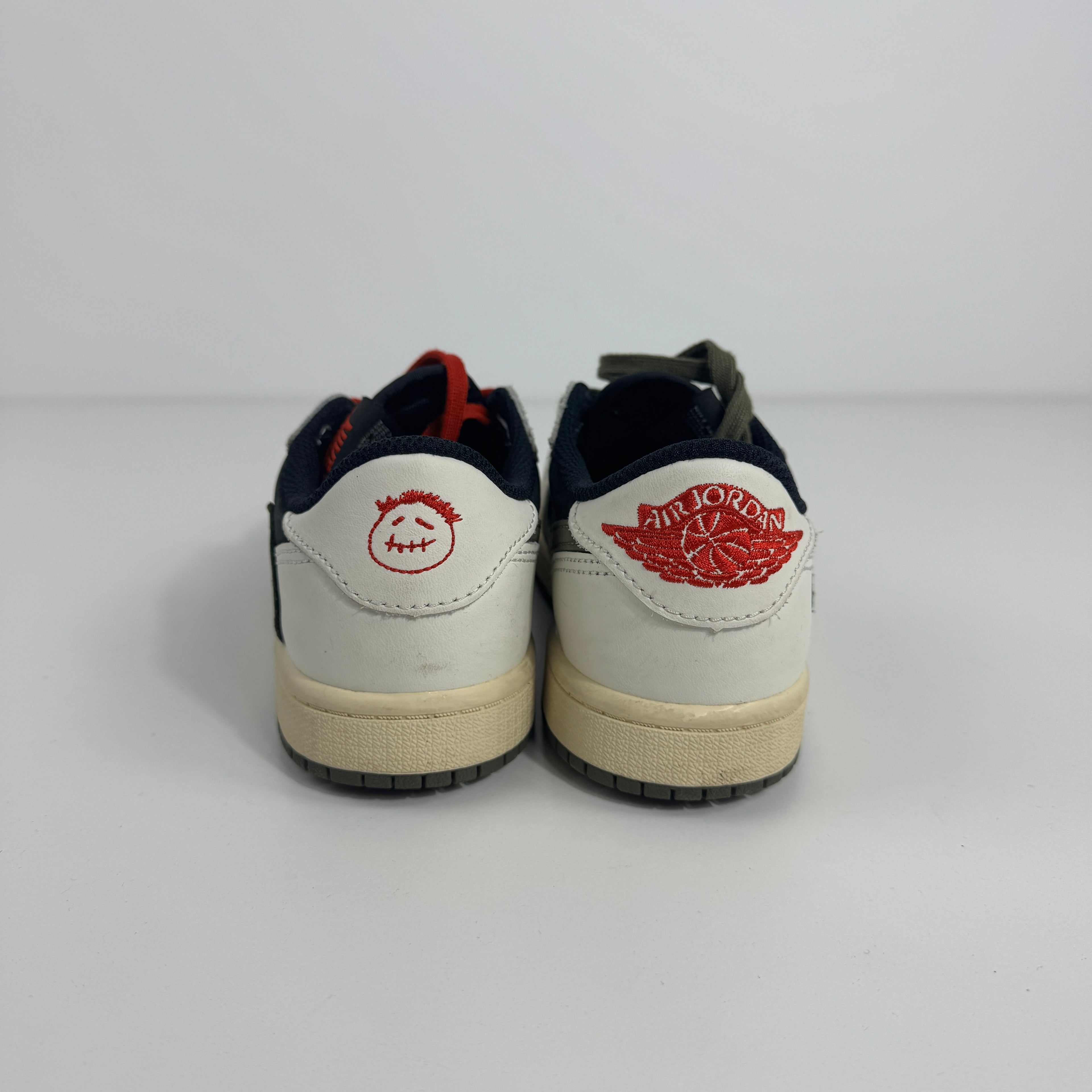 Jordan 1 Low OG SP (PS) is a preschool-sized version of the iconic Air Jordan 1 Low, featuring premium materials, classic